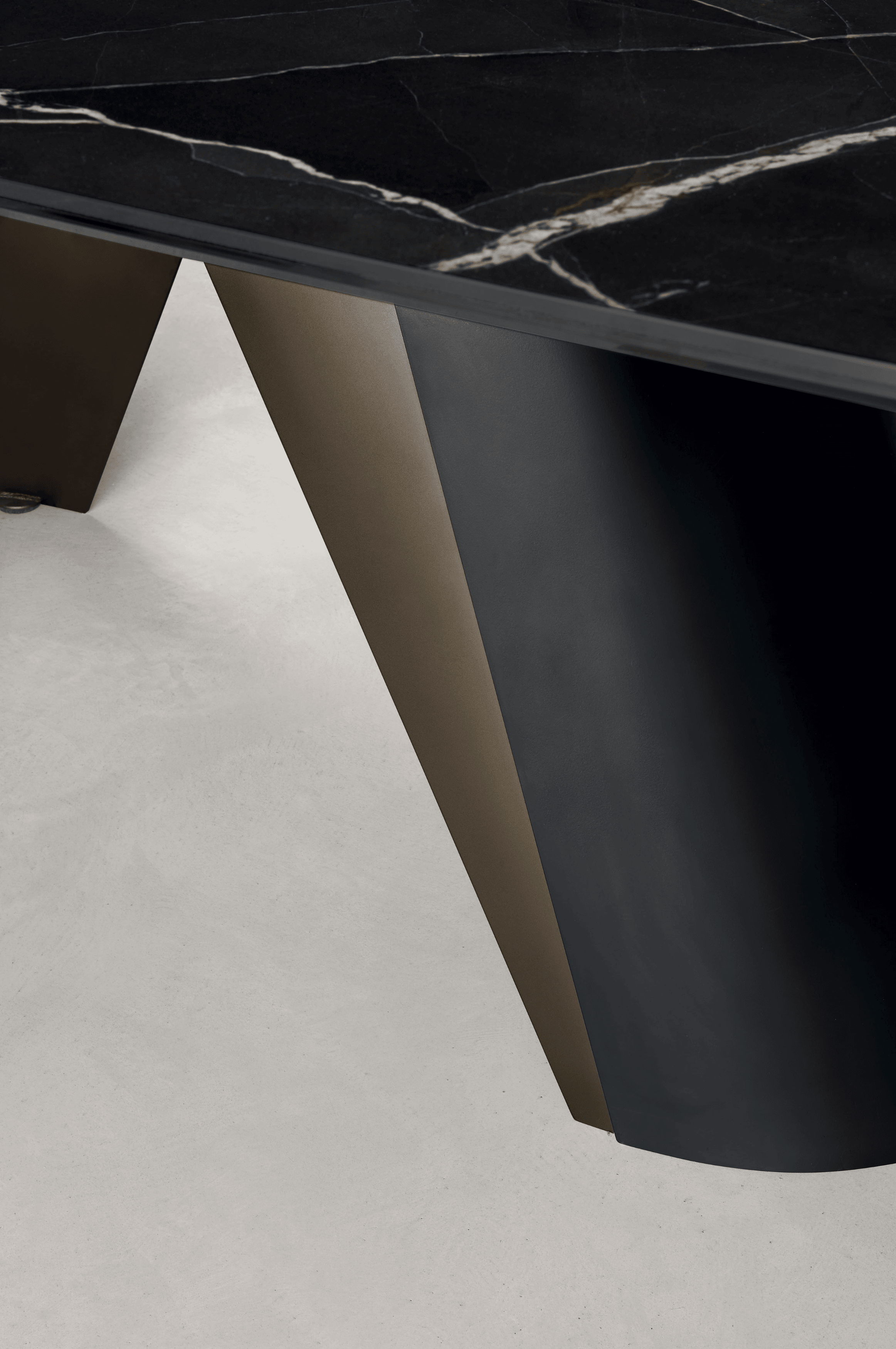 Stół elipsa rozkładany APIAN brązowa ceramika Calligaris Eye on Design