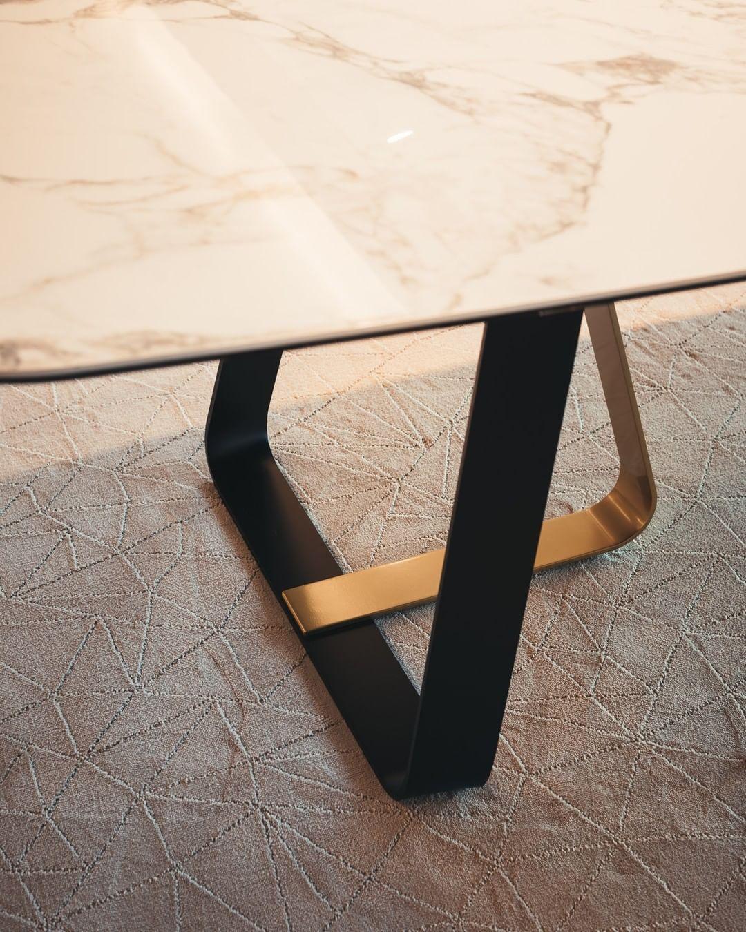 Stół jadalniany SUNSHINE biały marmur Calligaris Eye on Design