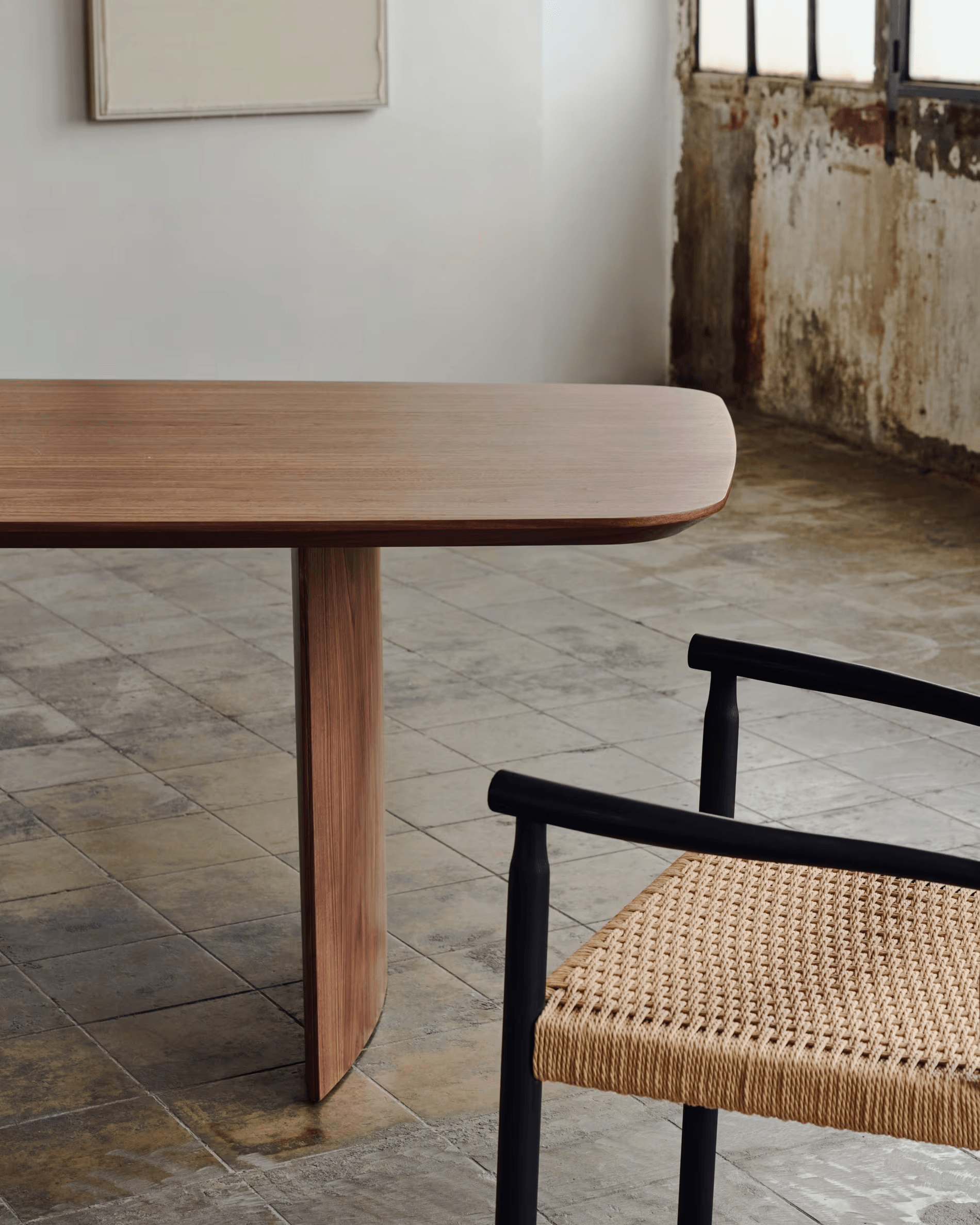 Stół LITTO fornir orzechowy La Forma Eye on Design