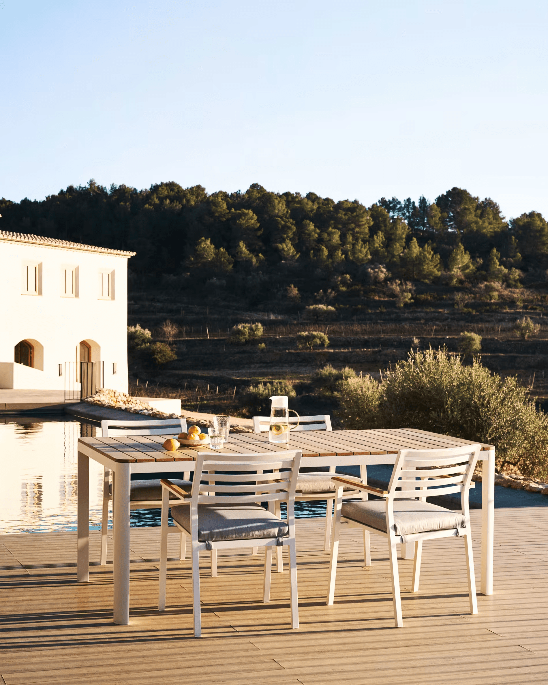 Stół ogrodowy BONA biały La Forma Eye on Design