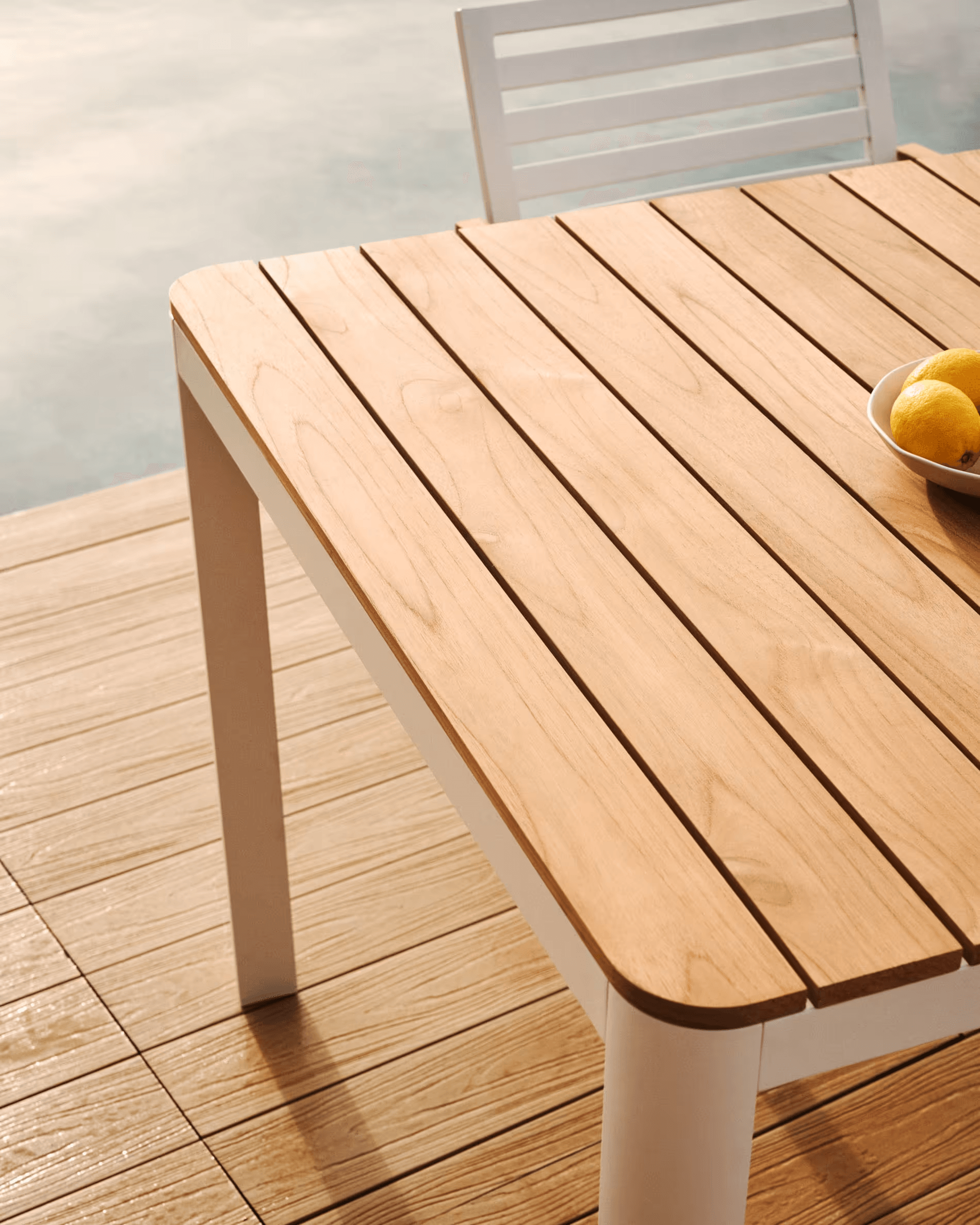 Stół ogrodowy BONA biały La Forma Eye on Design