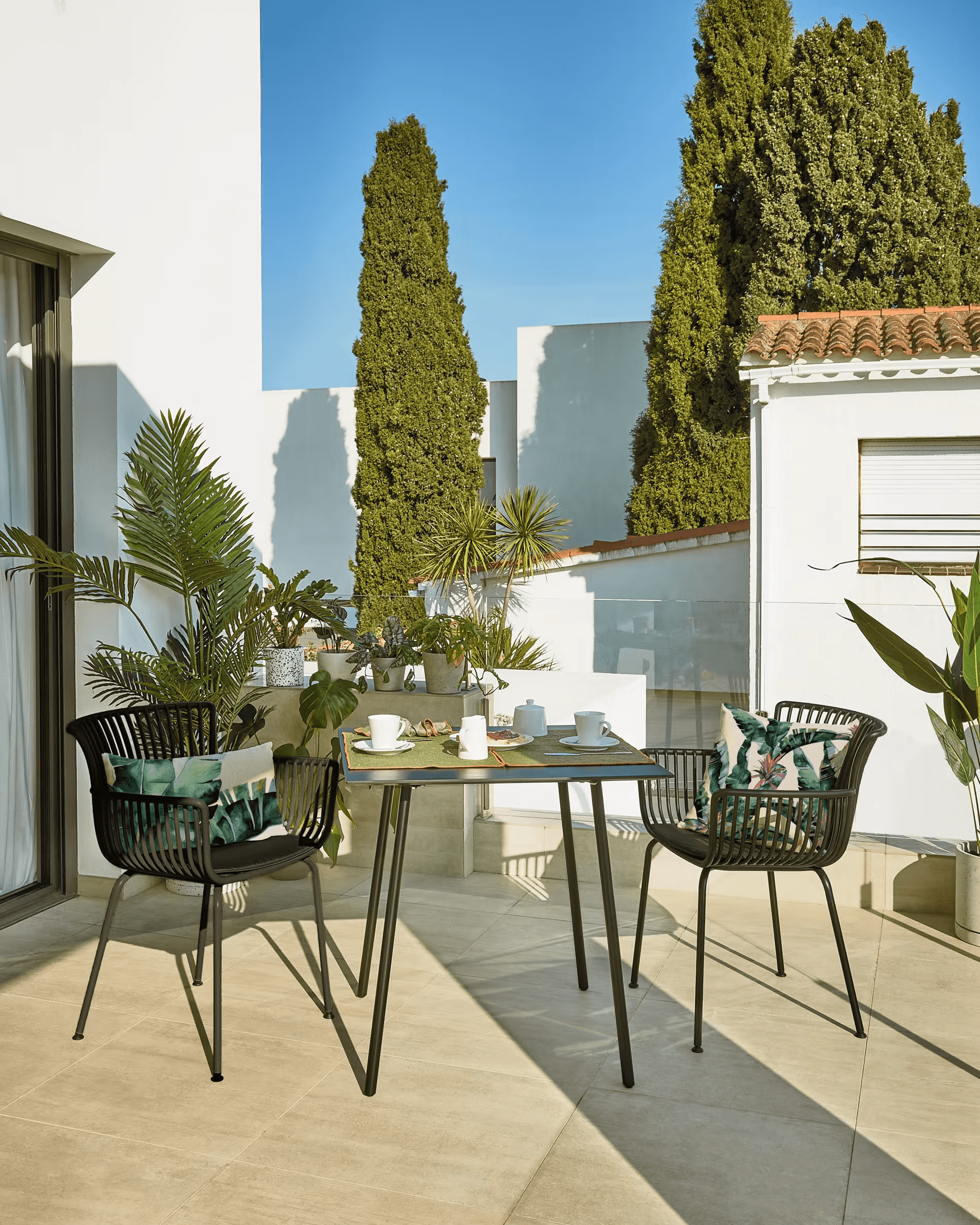 Stół ogrodowy MATHIS czarny La Forma Eye on Design