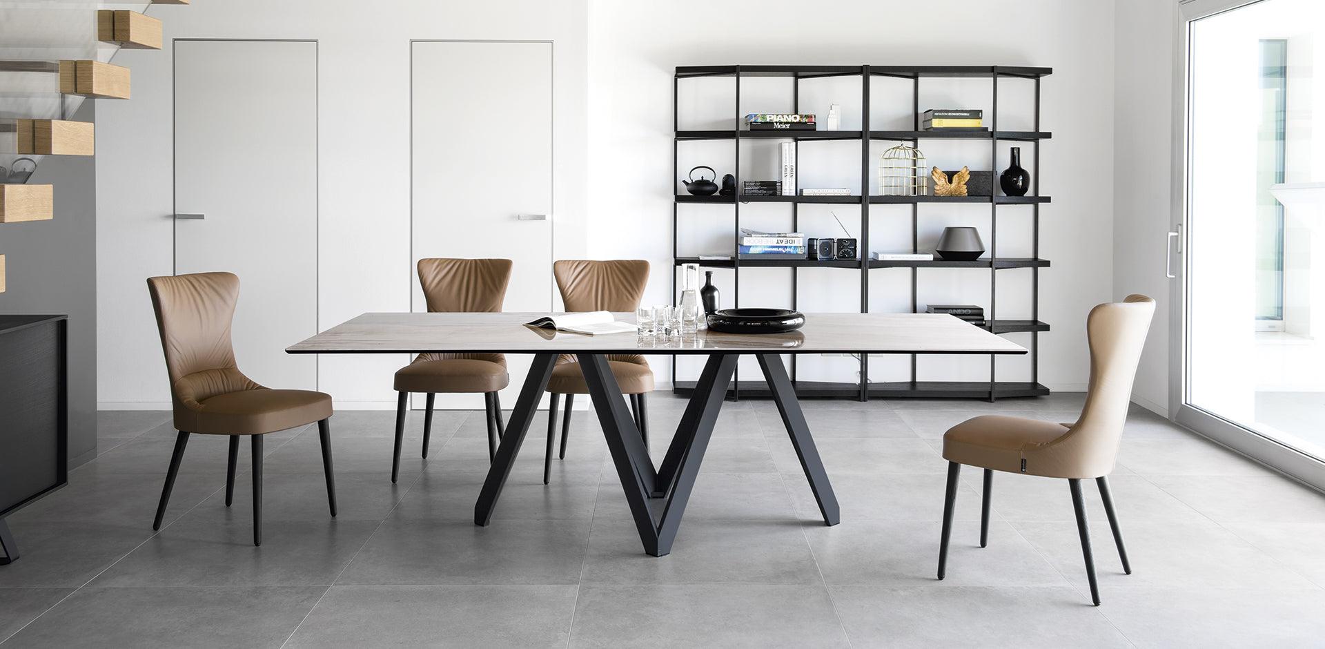 Stół prostokątny CARTESIO złoty marmur z drewnianą podstawą Calligaris Eye on Design