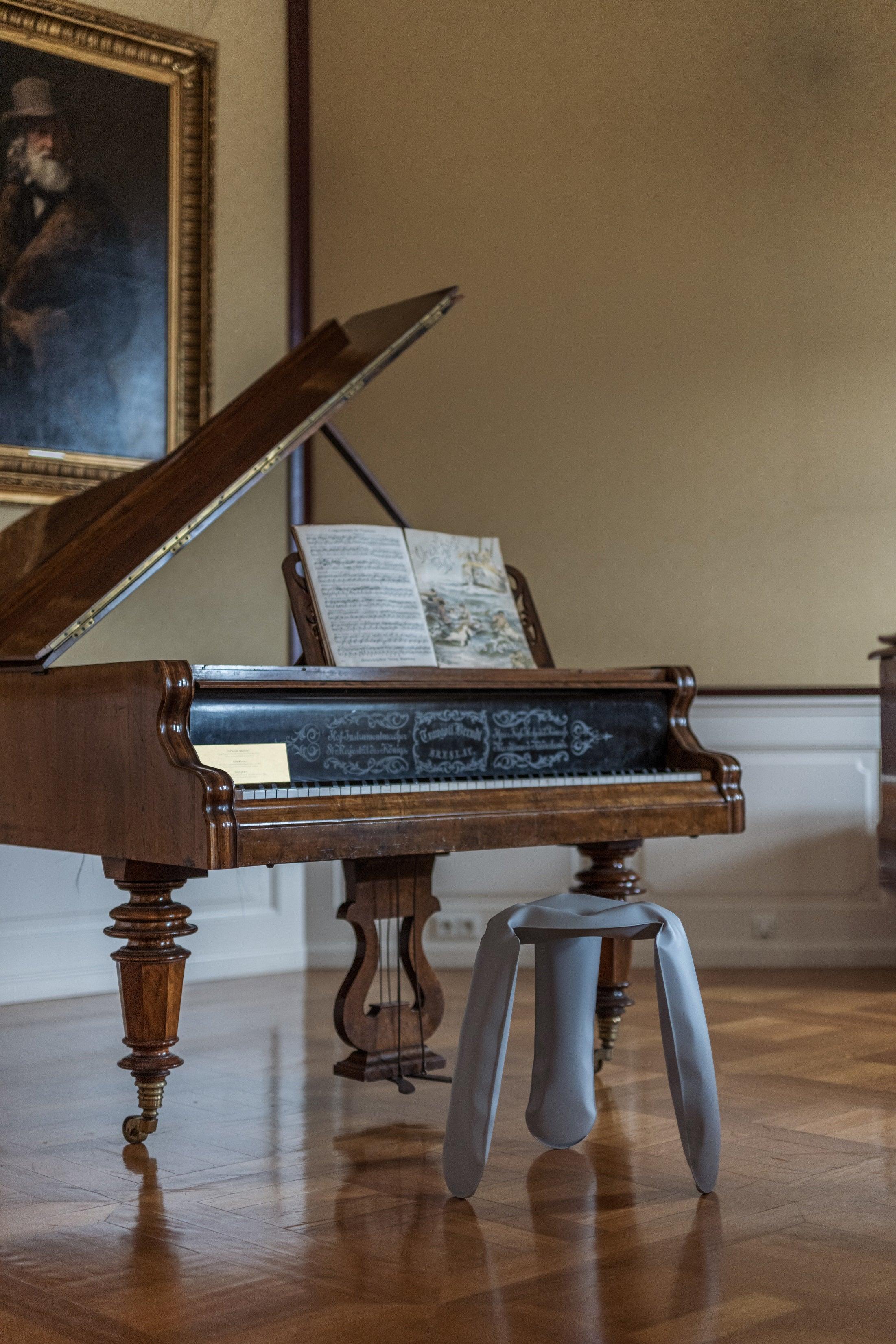 Stołek PLOPP grafitowo-szary mat Zieta Studio Eye on Design