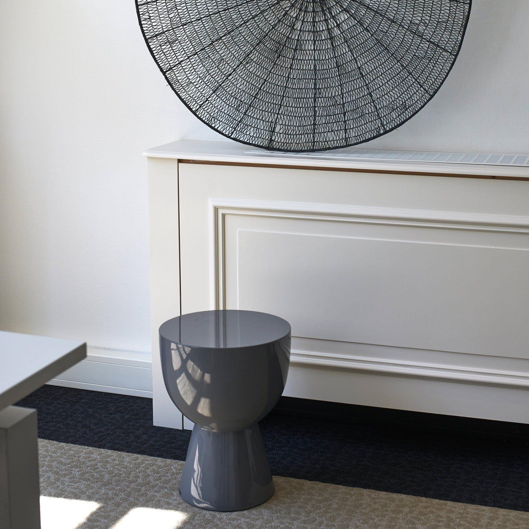 Stołek TAM TAM ciemnoszary Pols Potten Eye on Design