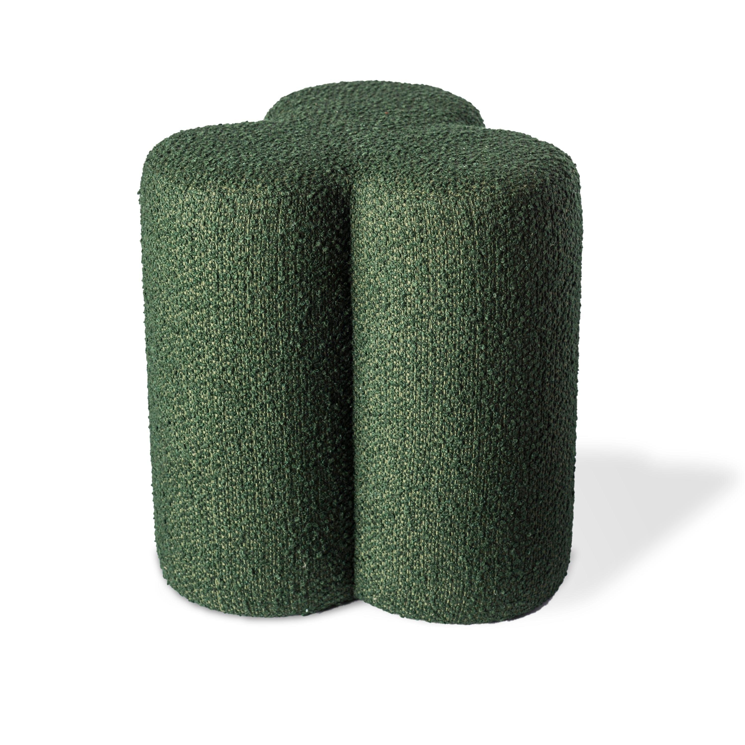 Stołek w tkaninie boucle CLOVER ciemnozielony Pols Potten Eye on Design