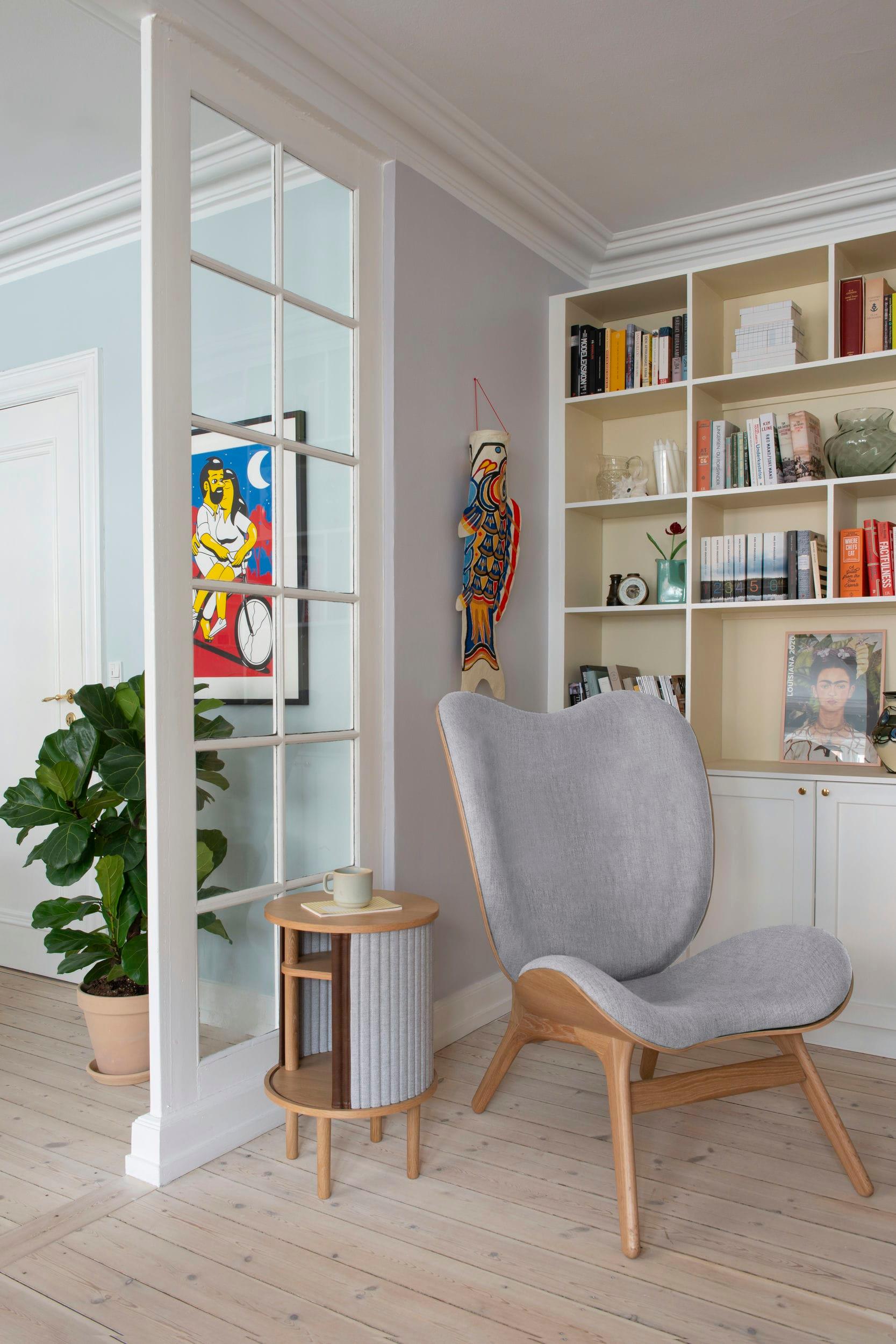 Stolik boczny AUDACIOUS baby blue z ciemnym dębem UMAGE Eye on Design