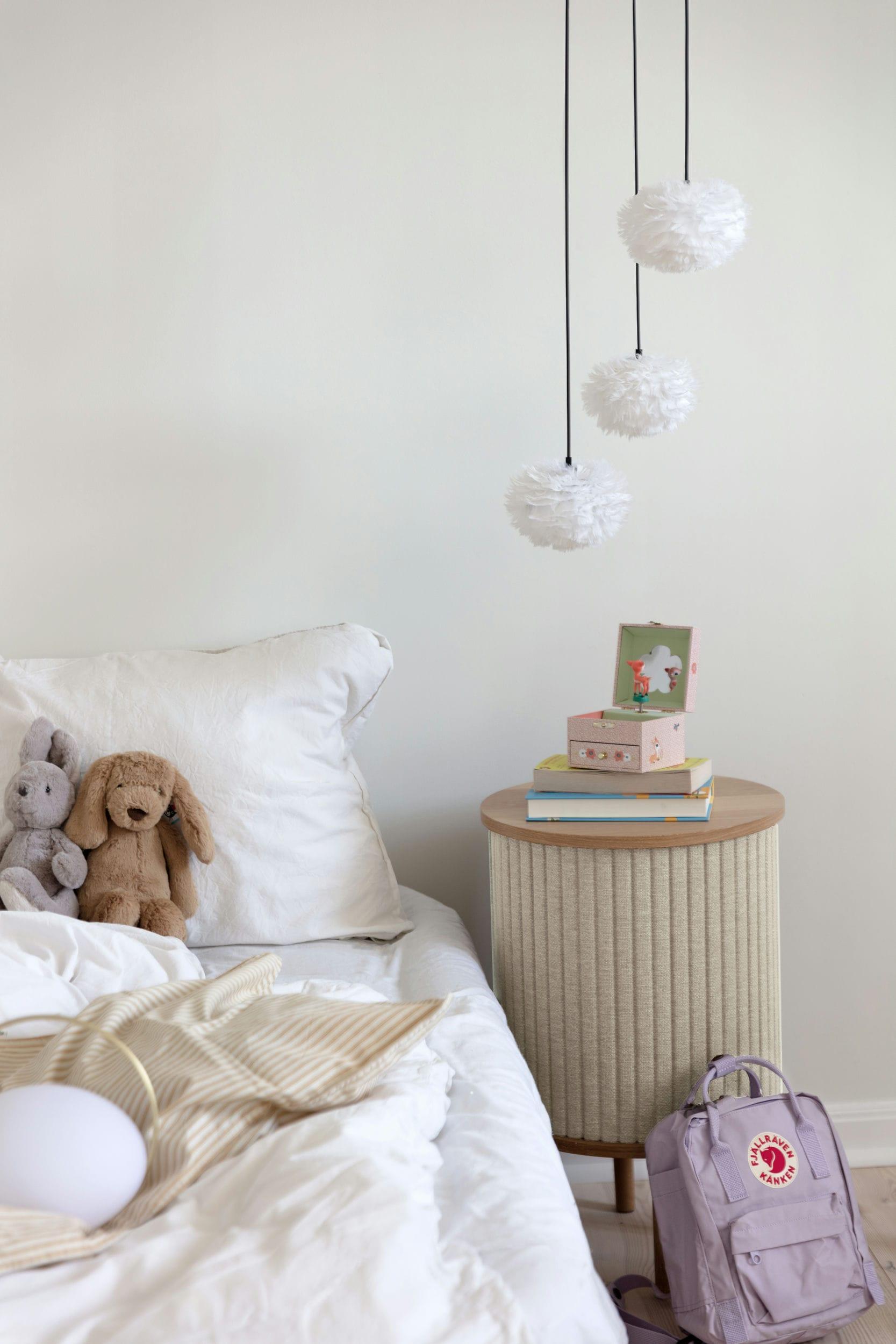 Stolik boczny AUDACIOUS beżowy z dębem UMAGE Eye on Design