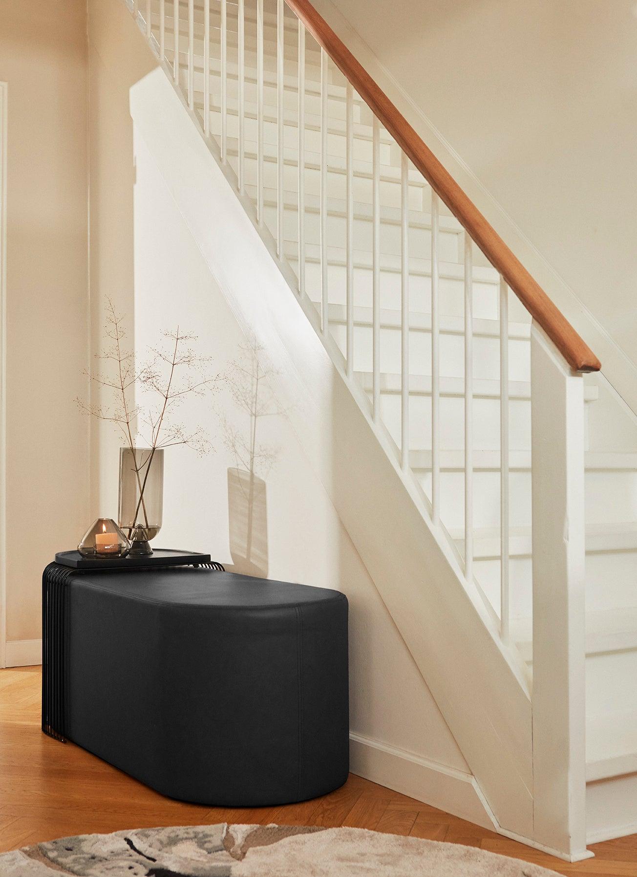 Stolik boczny CURVA czarny AYTM Eye on Design