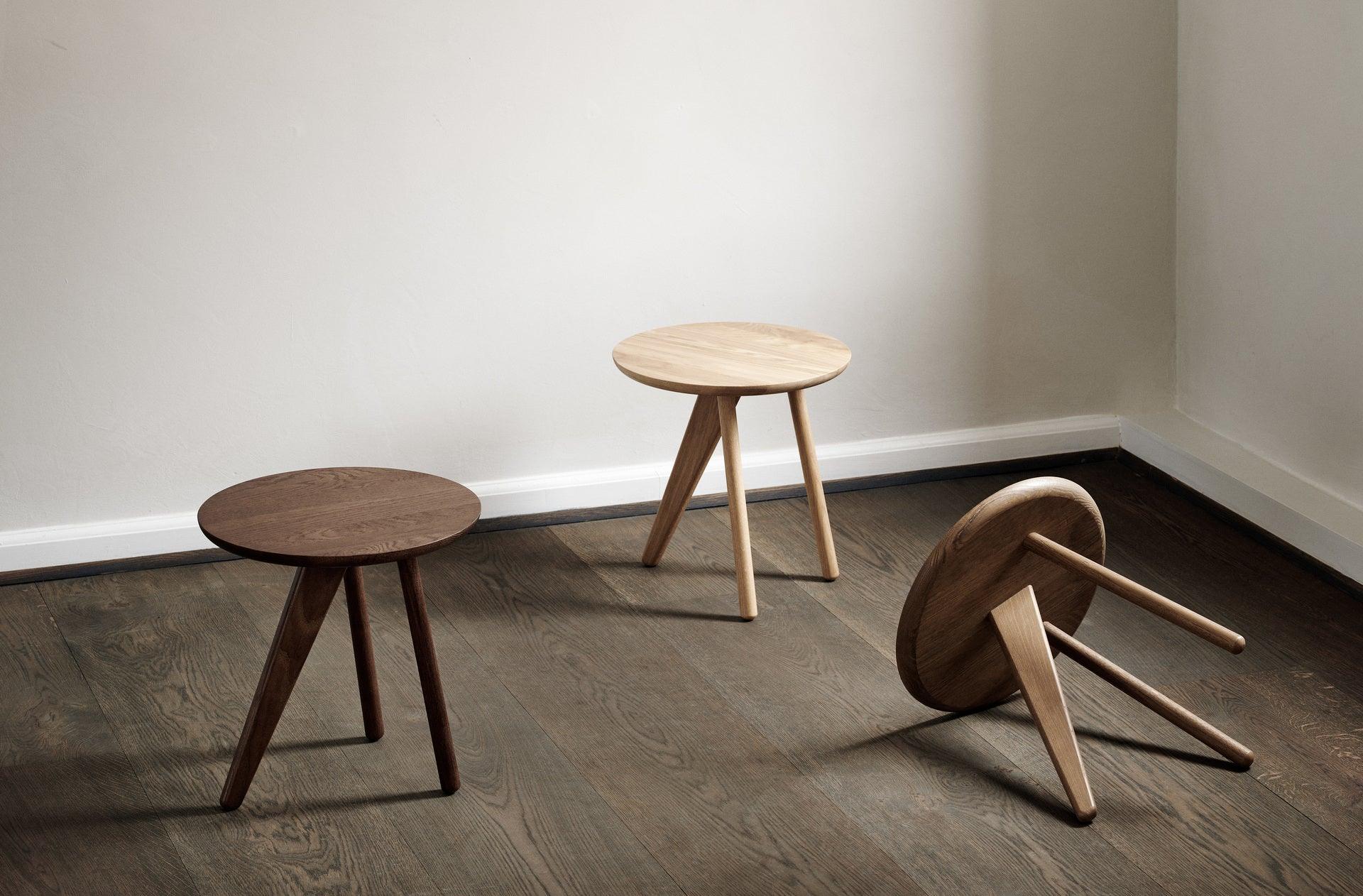 Stolik boczny FIN ciemny dębowy NORR11 Eye on Design