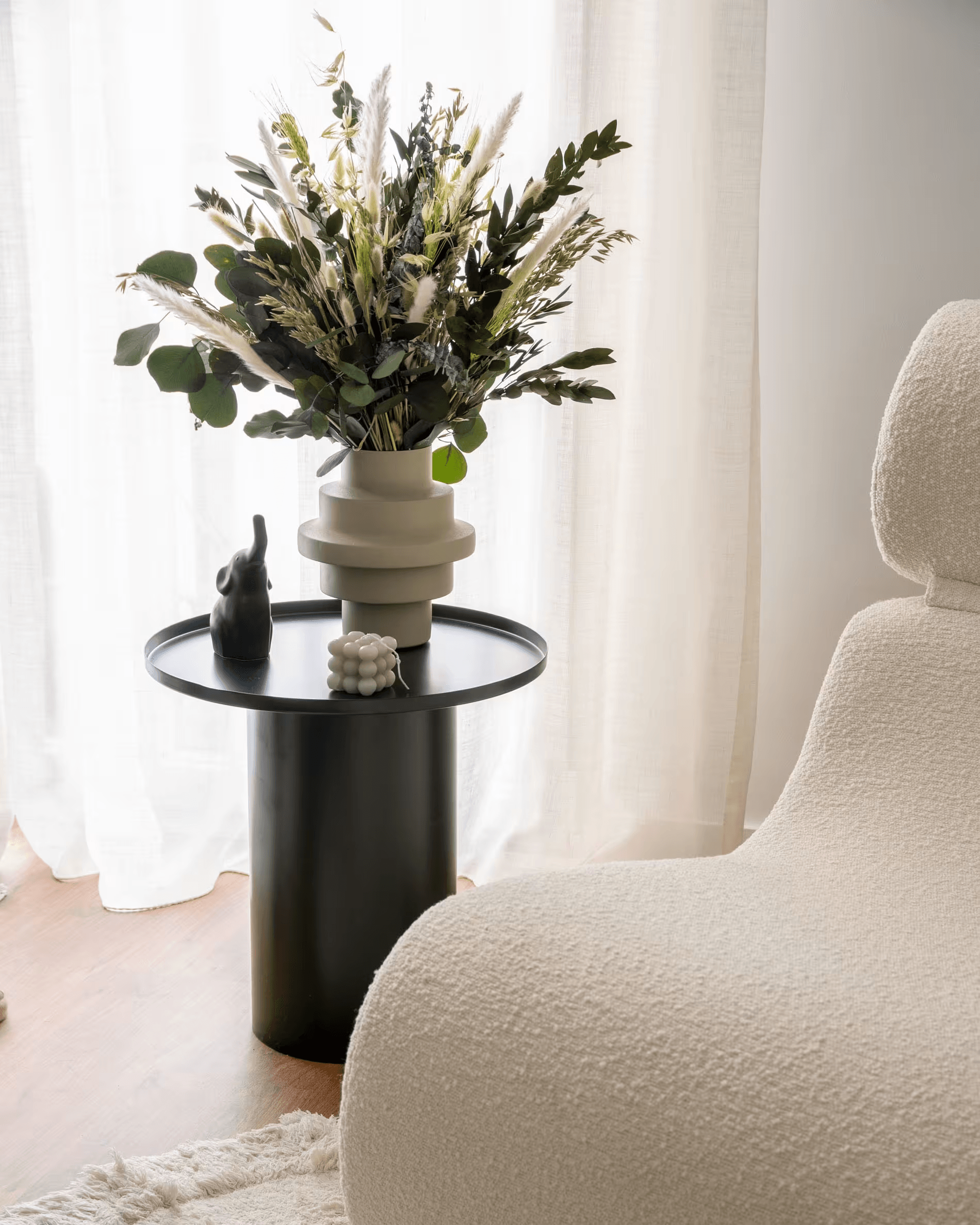 Stolik boczny FLEKSA czarny La Forma Eye on Design