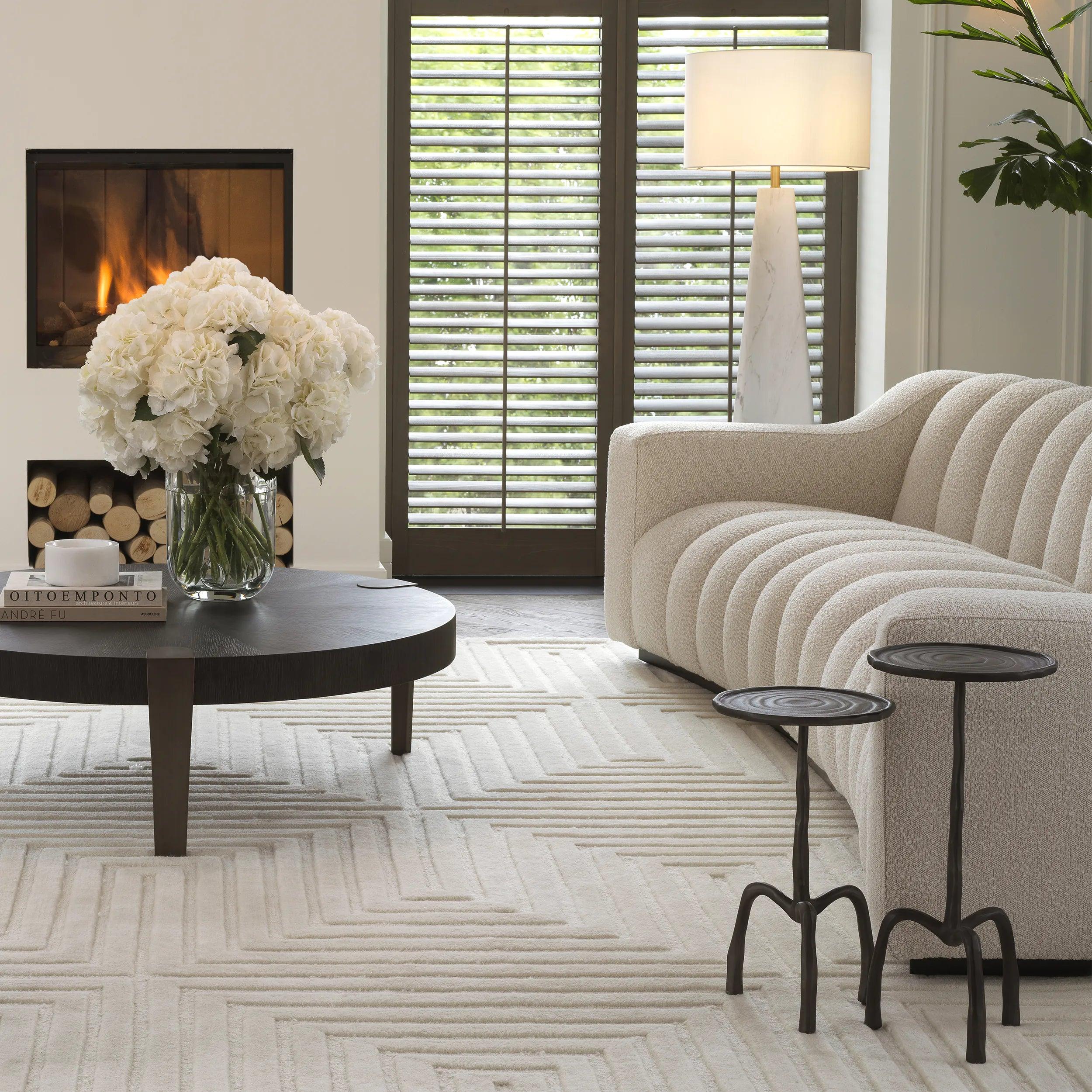 Stolik boczny KUBU czarny Eichholtz Eye on Design