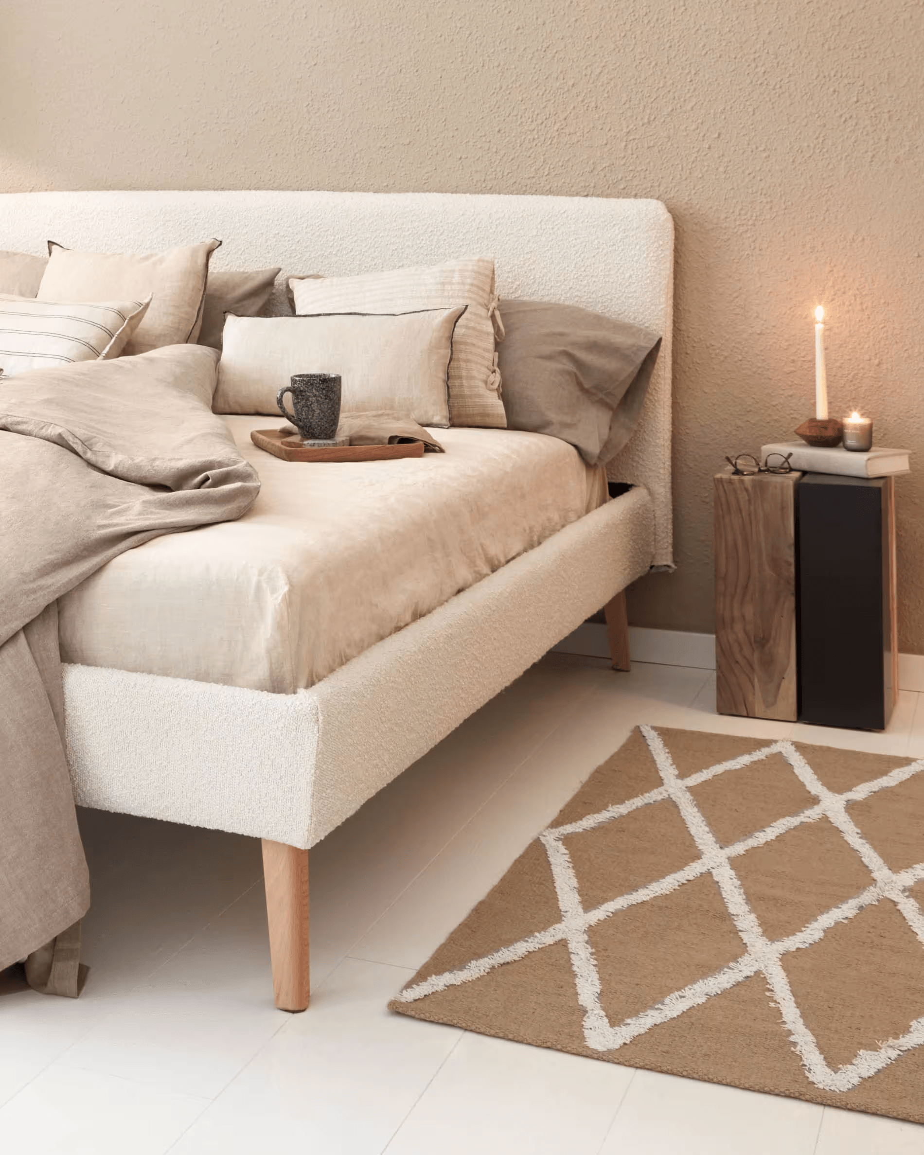 Stolik boczny KWANGO lite drewno tekowe La Forma Eye on Design