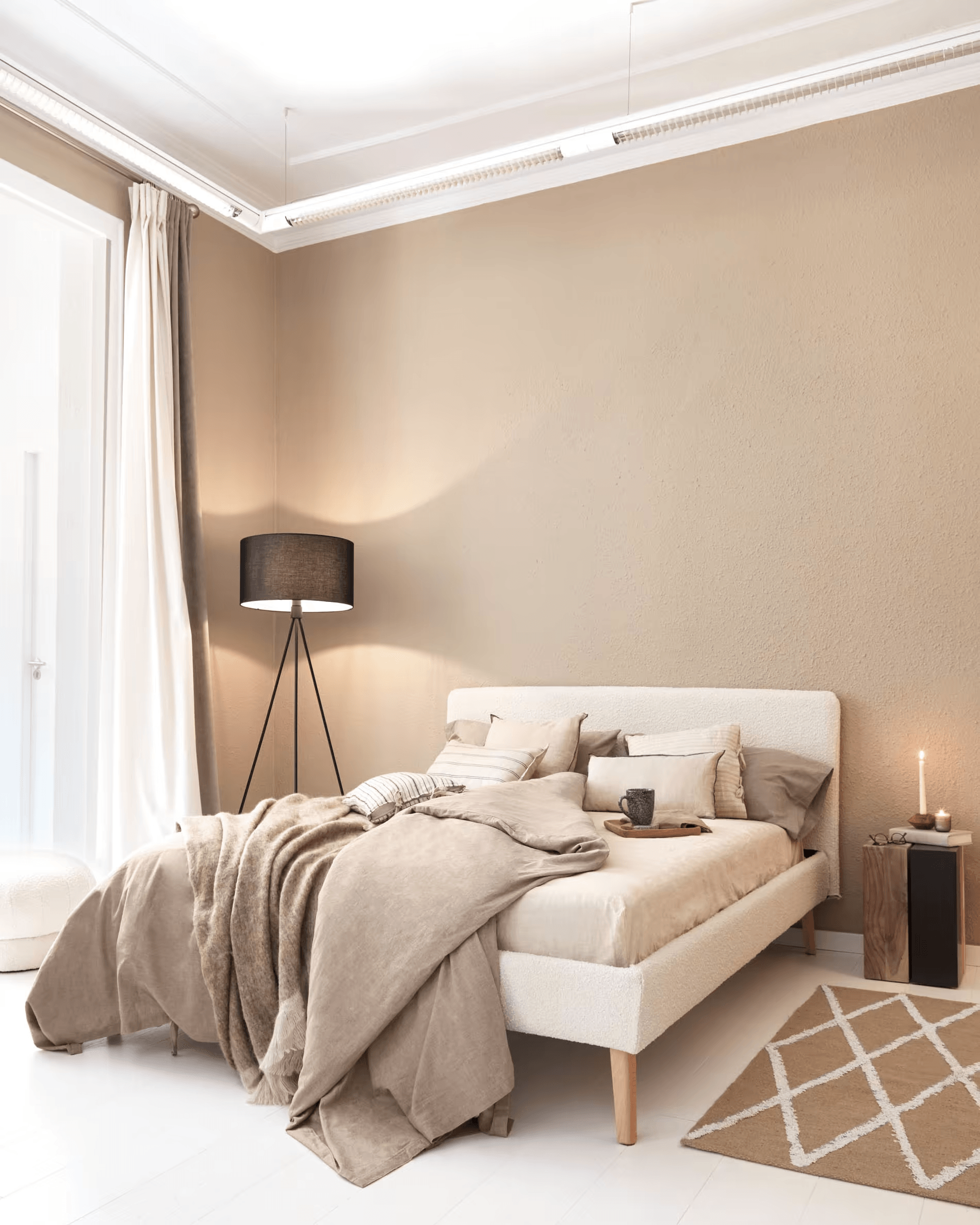 Stolik boczny KWANGO lite drewno tekowe La Forma Eye on Design