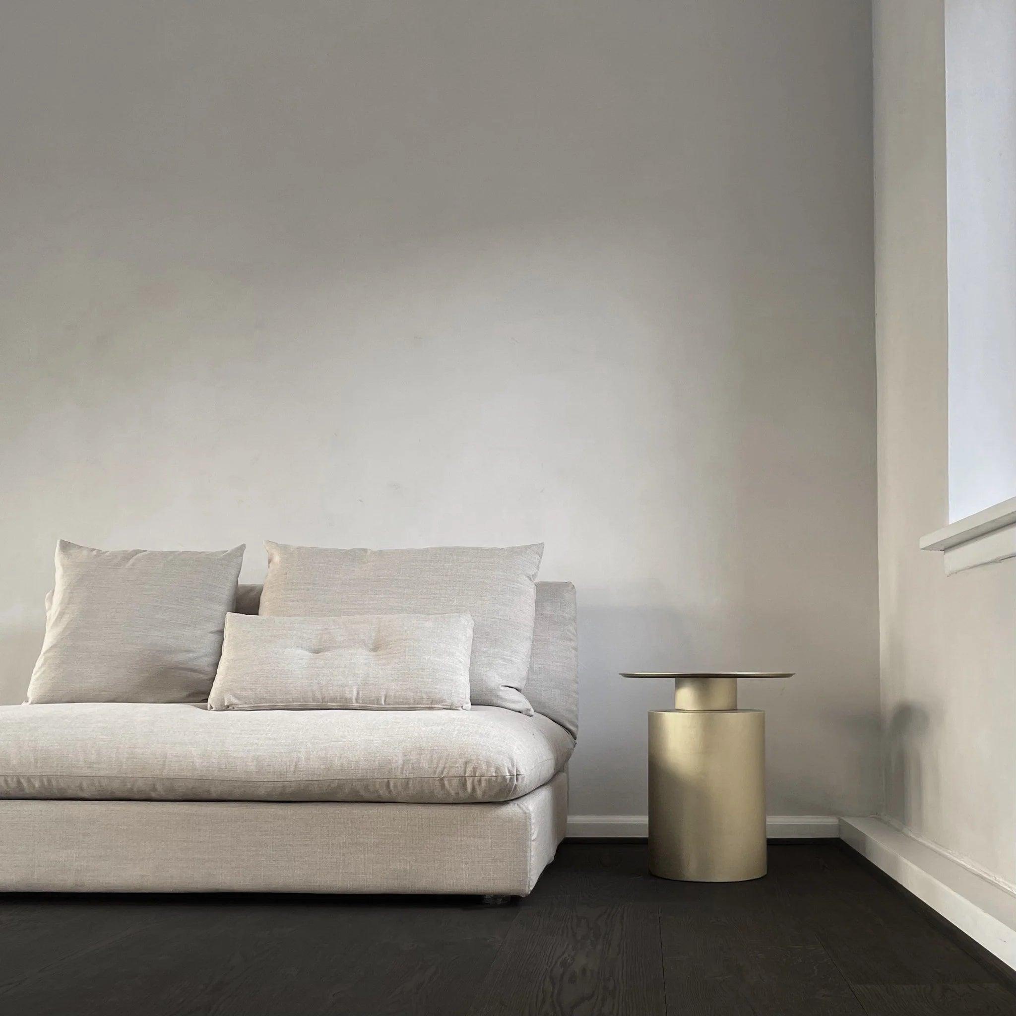 Stolik boczny PILLAR mosiądz 101 Copenhagen Eye on Design