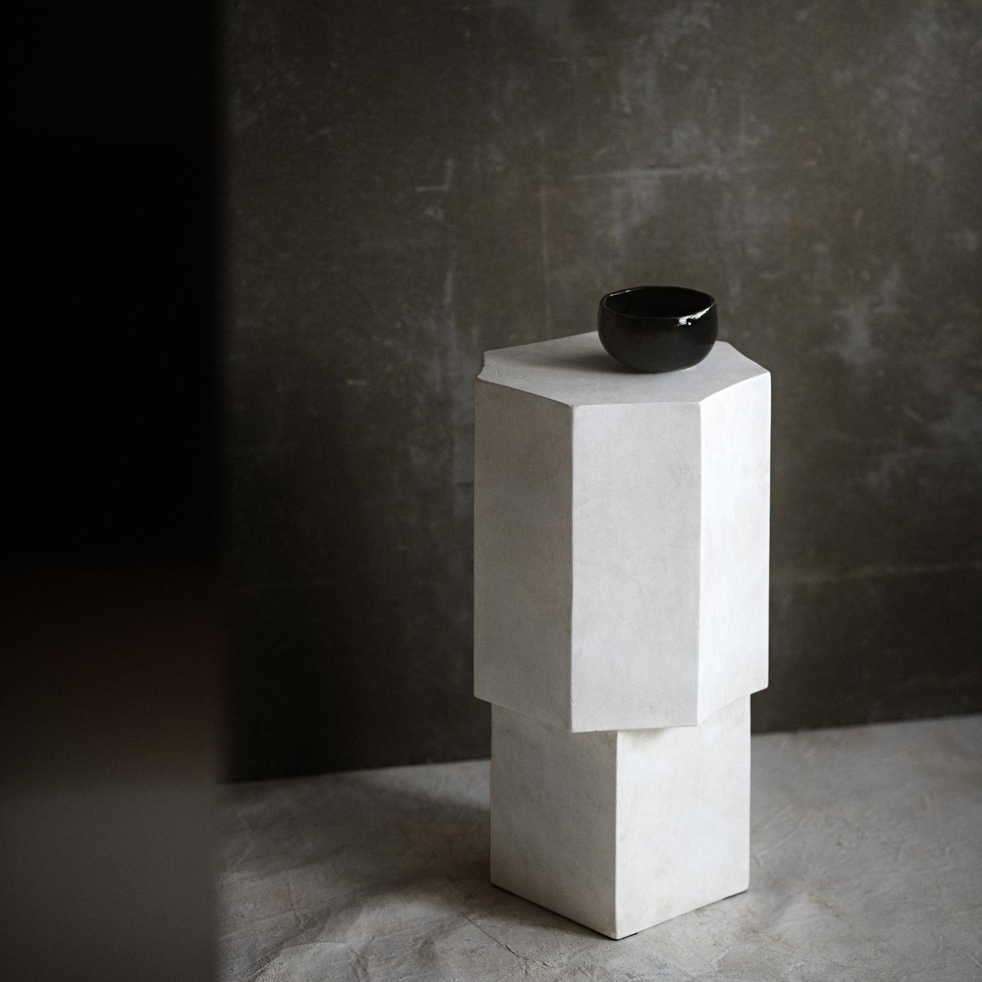 Stolik boczny QUARTZ biały beton NORR11 Eye on Design