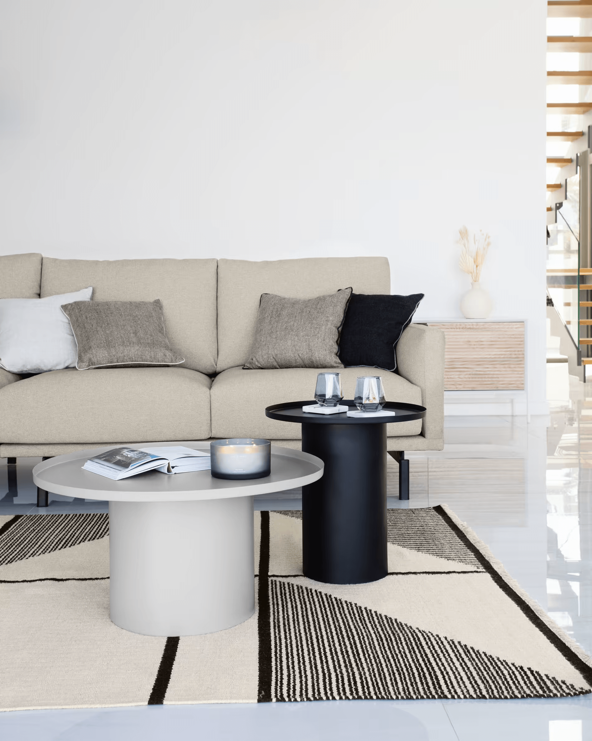 Stolik kawowy FLEKSA szary La Forma Eye on Design