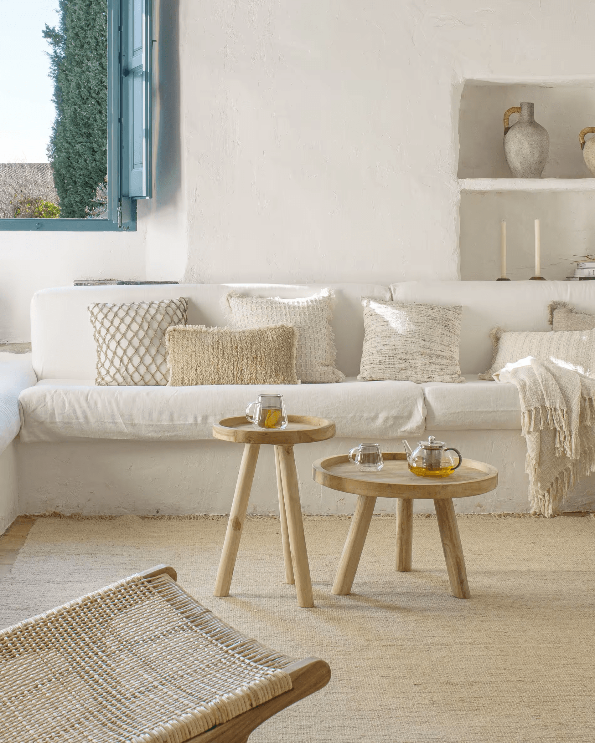 Stolik kawowy GLENDA lite drewno tekowe La Forma Eye on Design