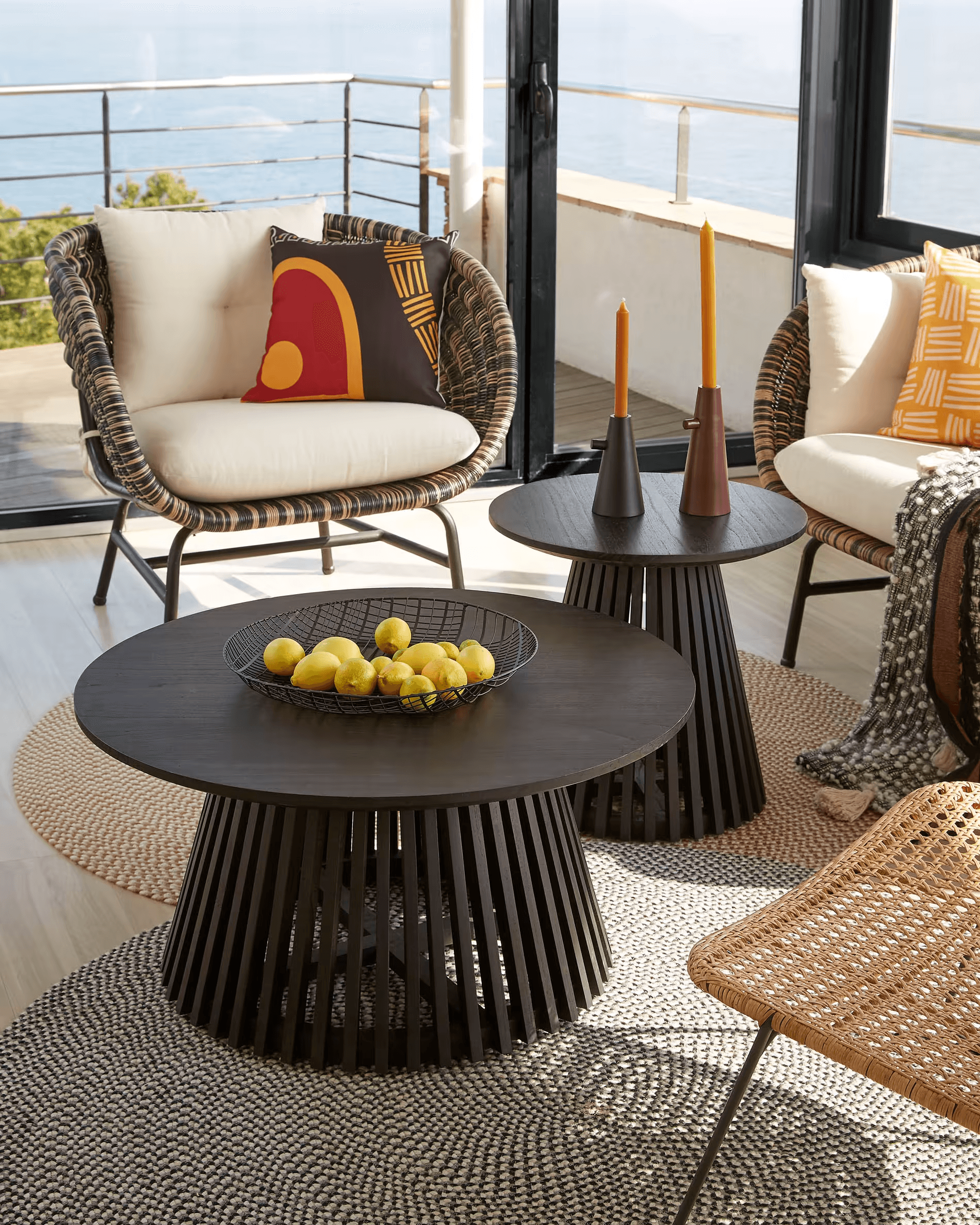 Stolik kawowy JEANETTE czarne drewno mindi La Forma Eye on Design