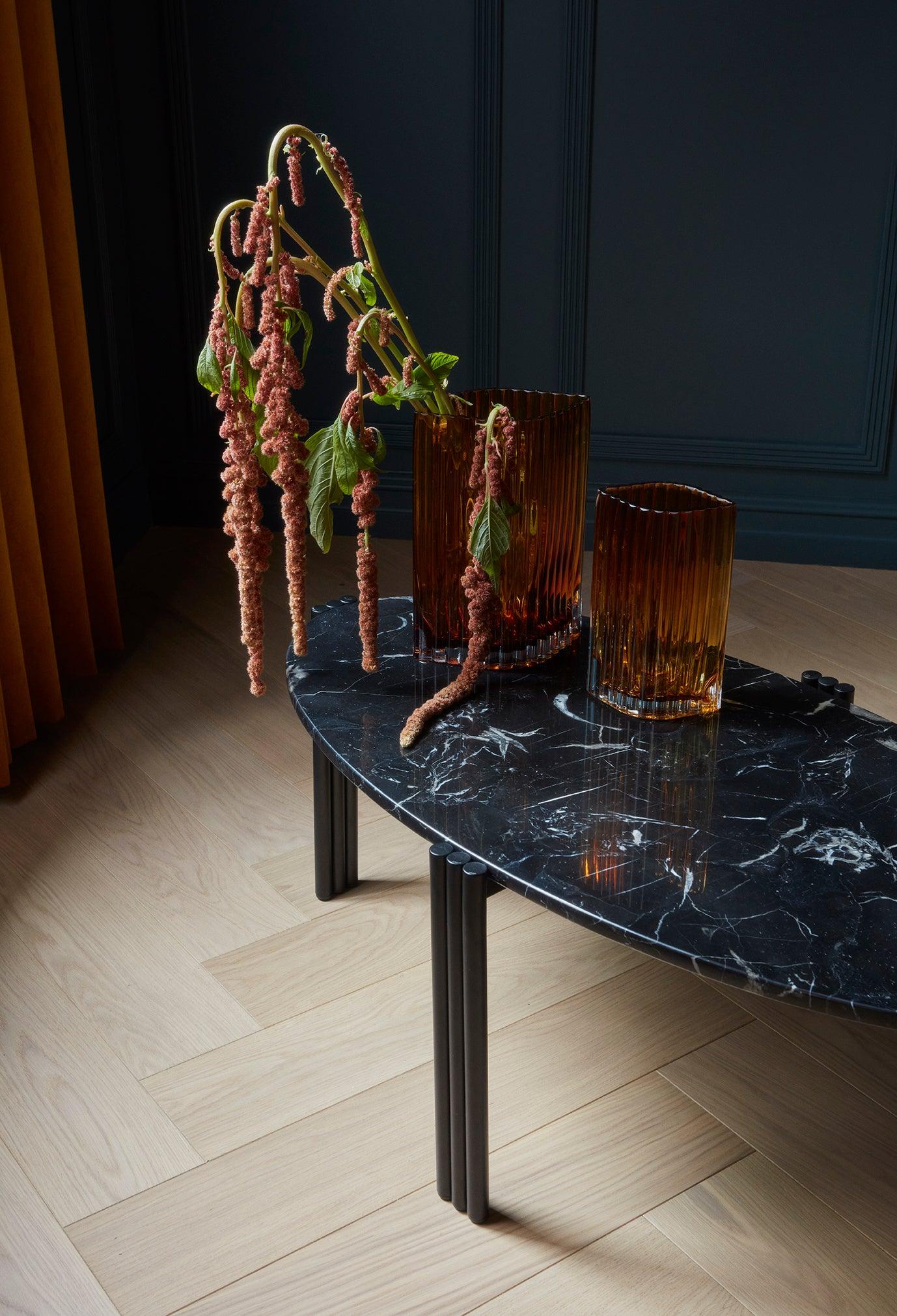 Stolik kawowy TRIBUS czarny marmur z czarną podstawą AYTM Eye on Design