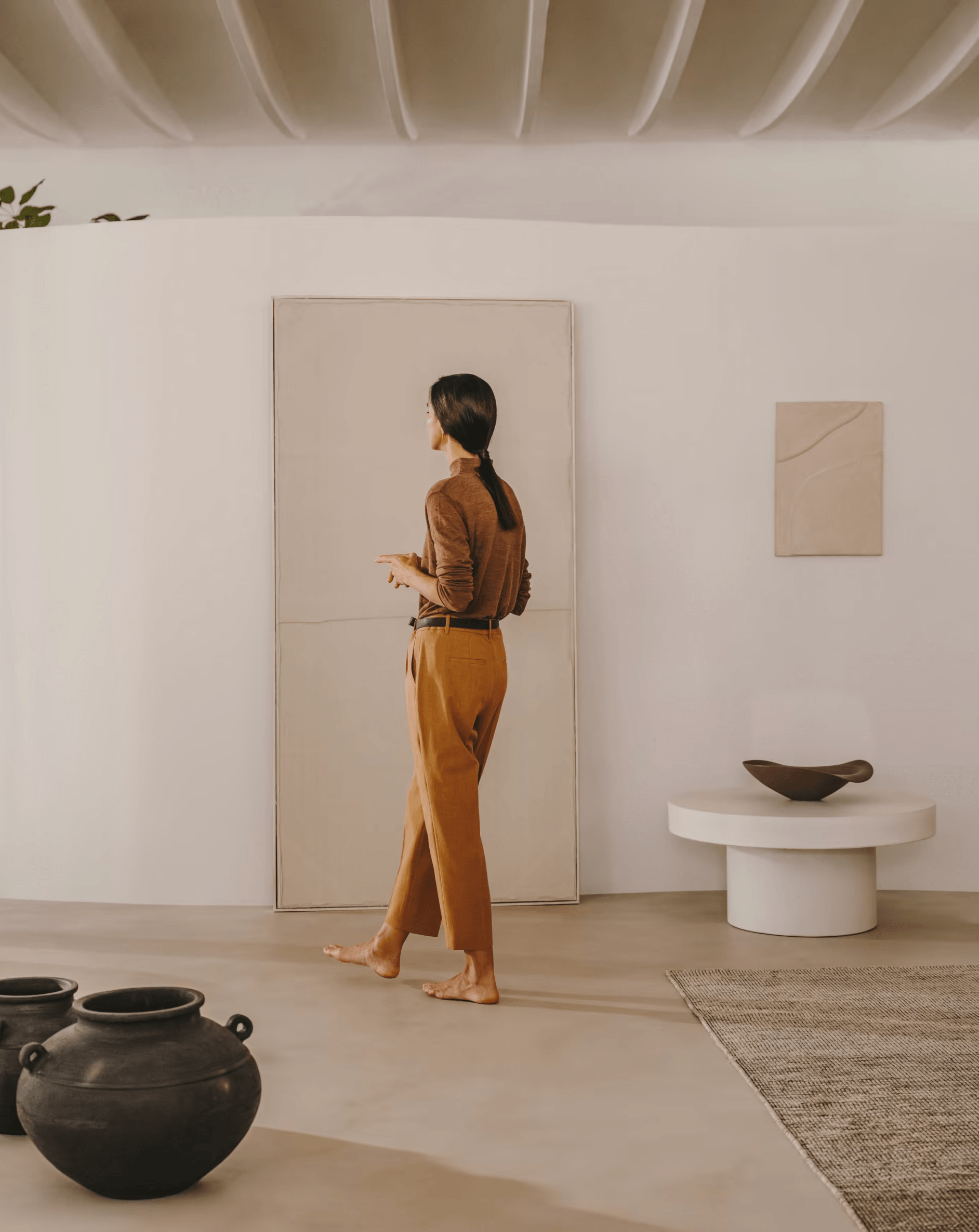 Stolik kawowy z cementu AIGUABLAVA kremowy La Forma Eye on Design