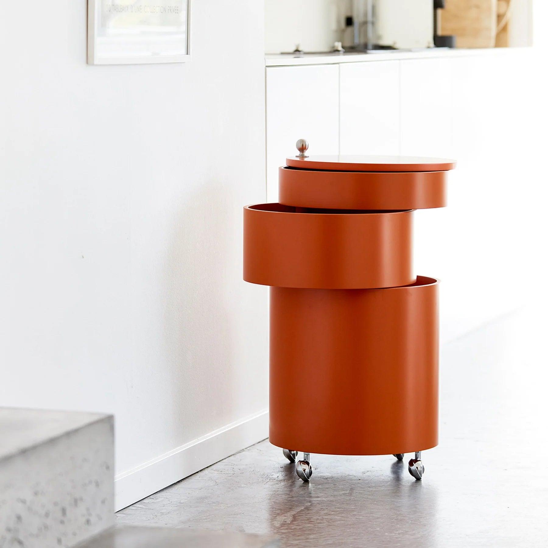 Stolik na kółkach BARBOY pomarańczowy Verpan Eye on Design