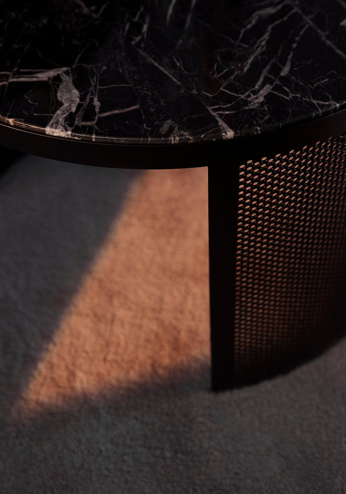 Stolik PAUSILLUS z marmurowym blatem AYTM Eye on Design