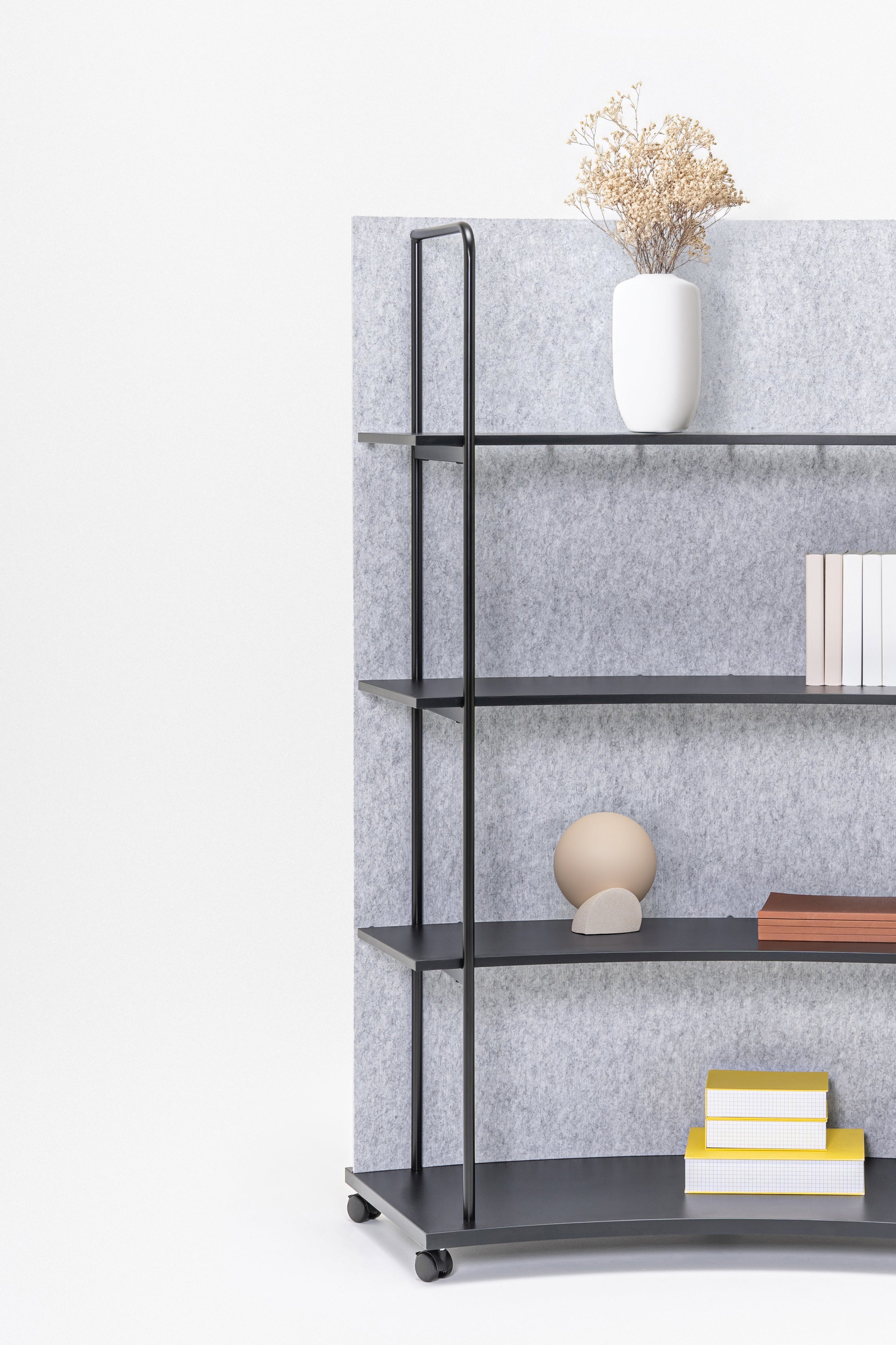 Stalen rek TANCA achterkant van vilt