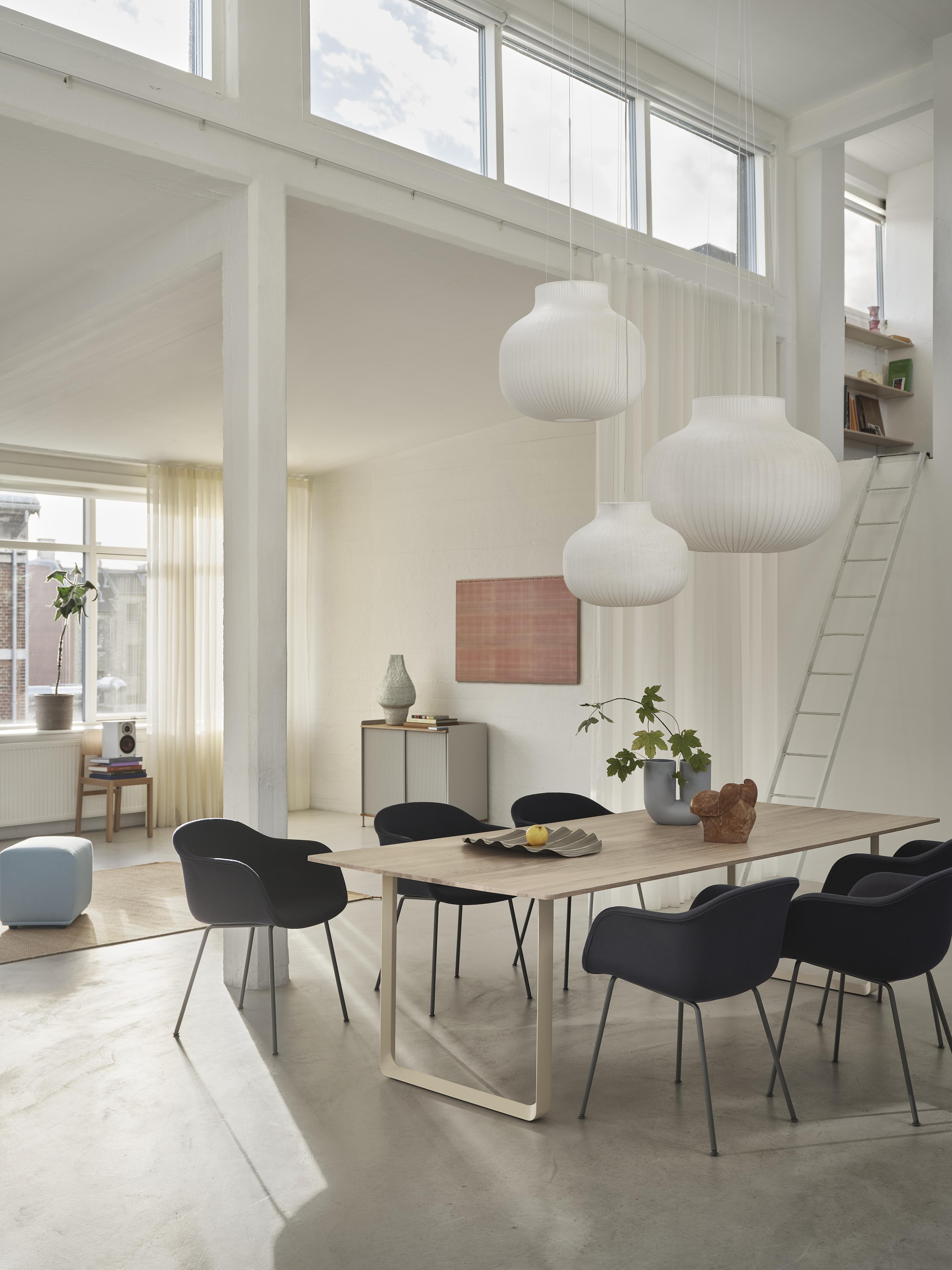 STRAND CLOSED White Pendant Lamp