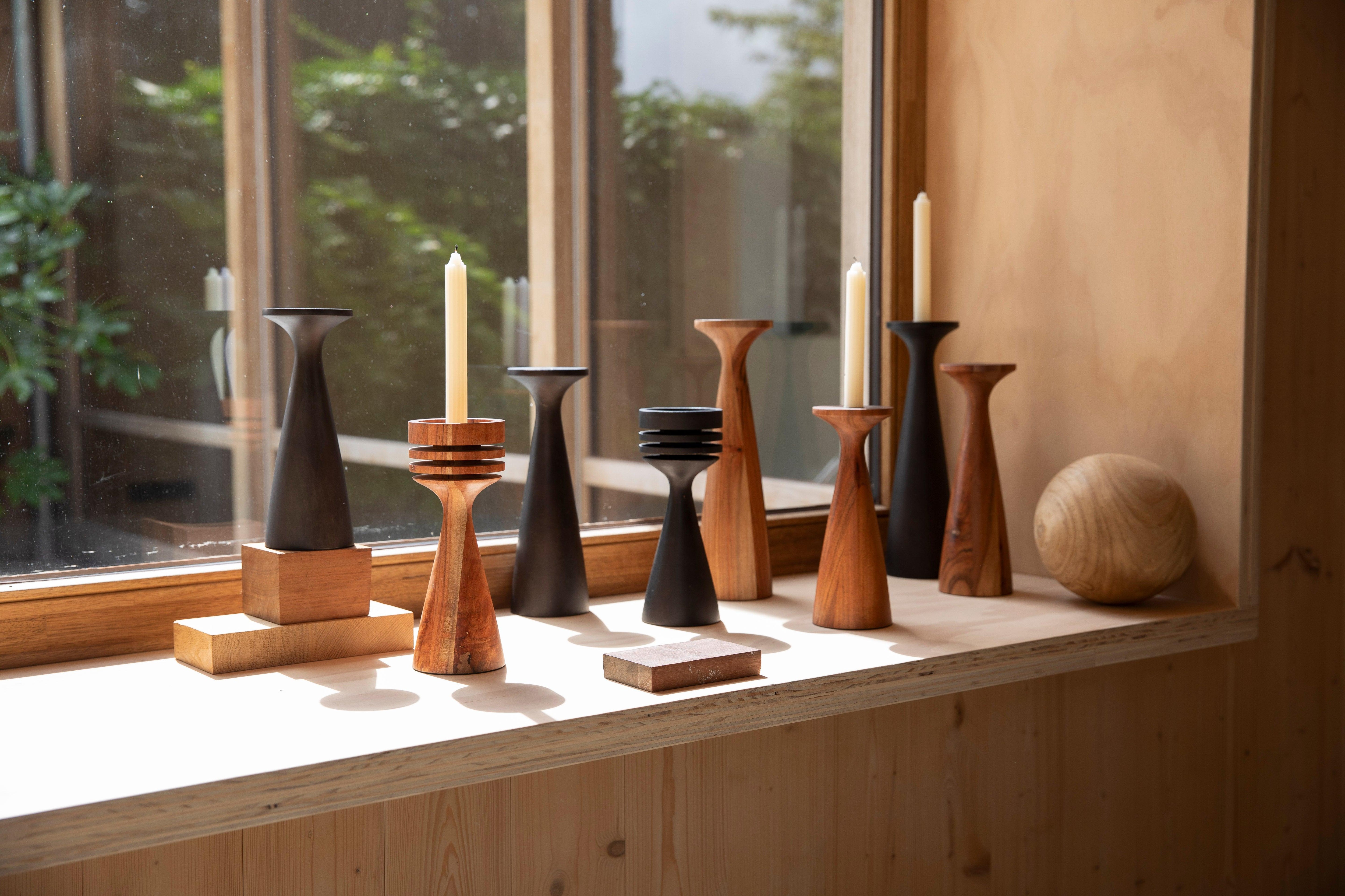 Świecznik FLAMES drewno mango Zuiver Eye on Design