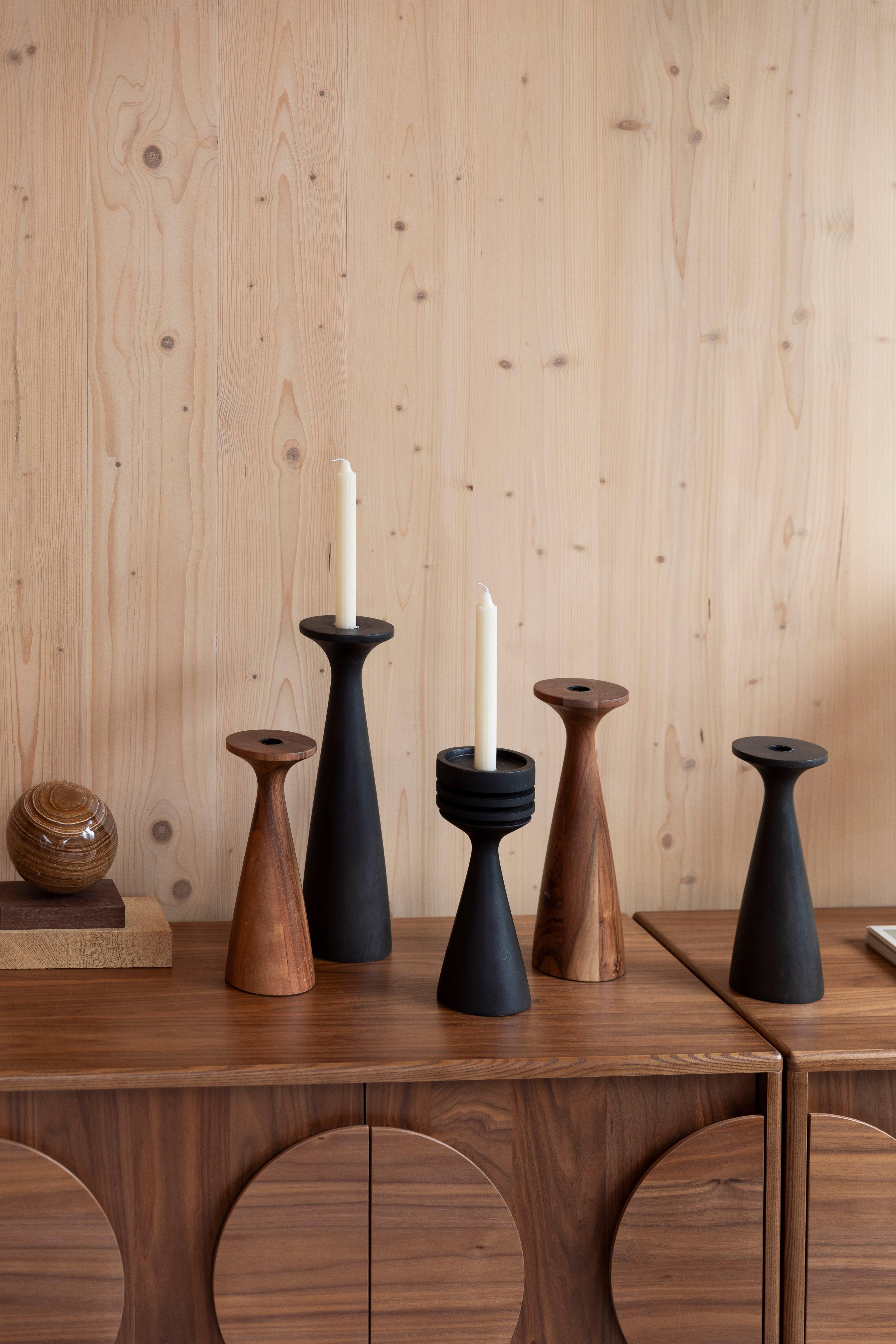 Świecznik HOOVER drewno akacjowe Zuiver Eye on Design