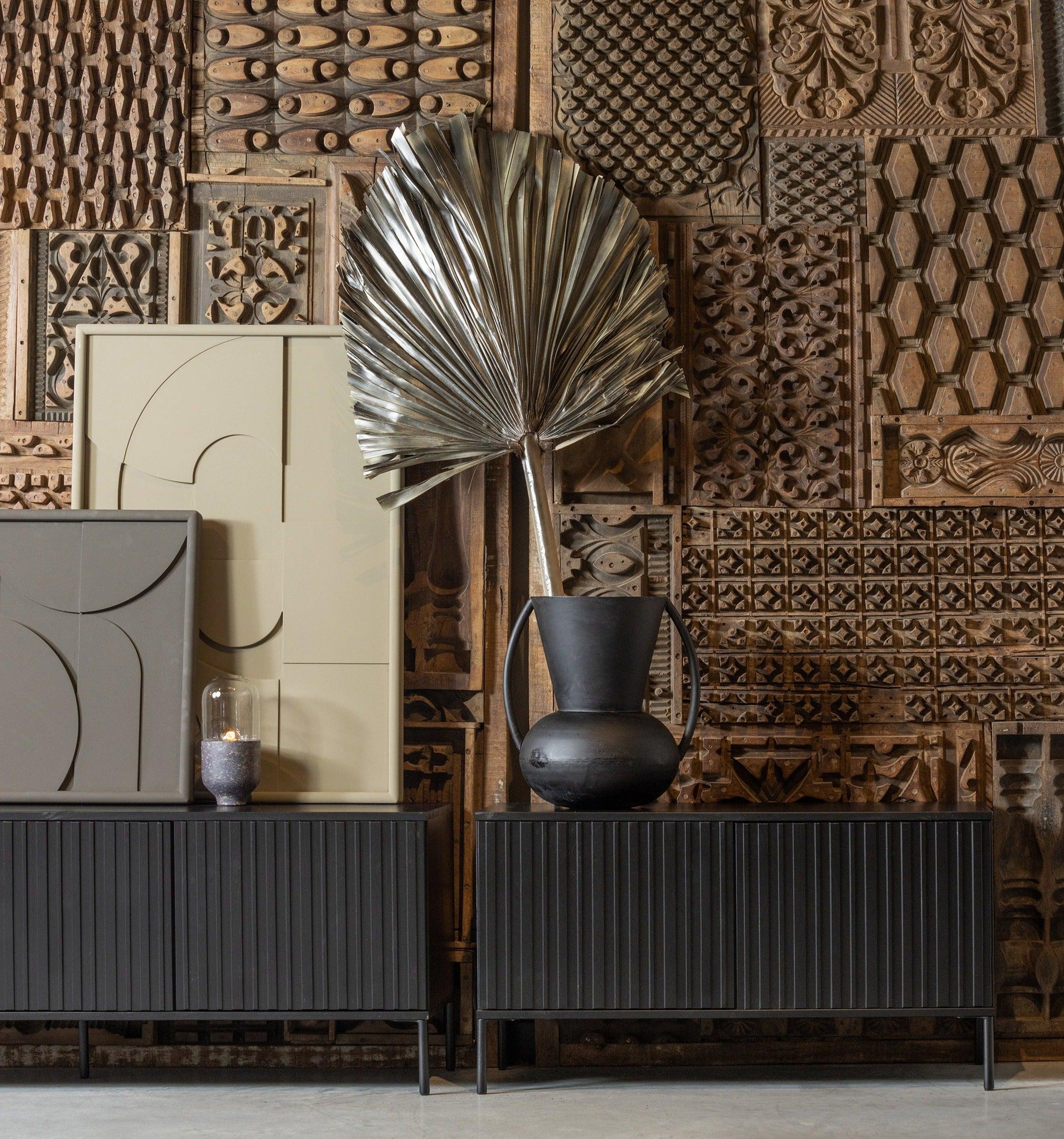 Szafka długa RTV GRAVURE czarne drewno sosnowe Woood Exclusive Eye on Design