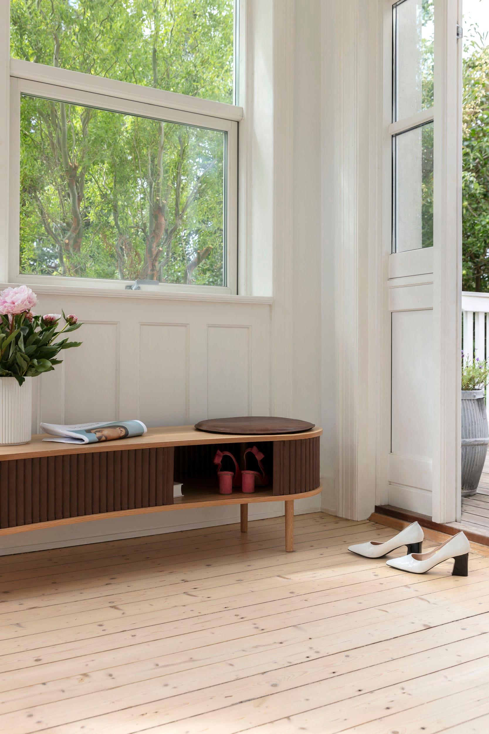 Szafka RTV AUDACIOUS orzechowy z dębem UMAGE Eye on Design