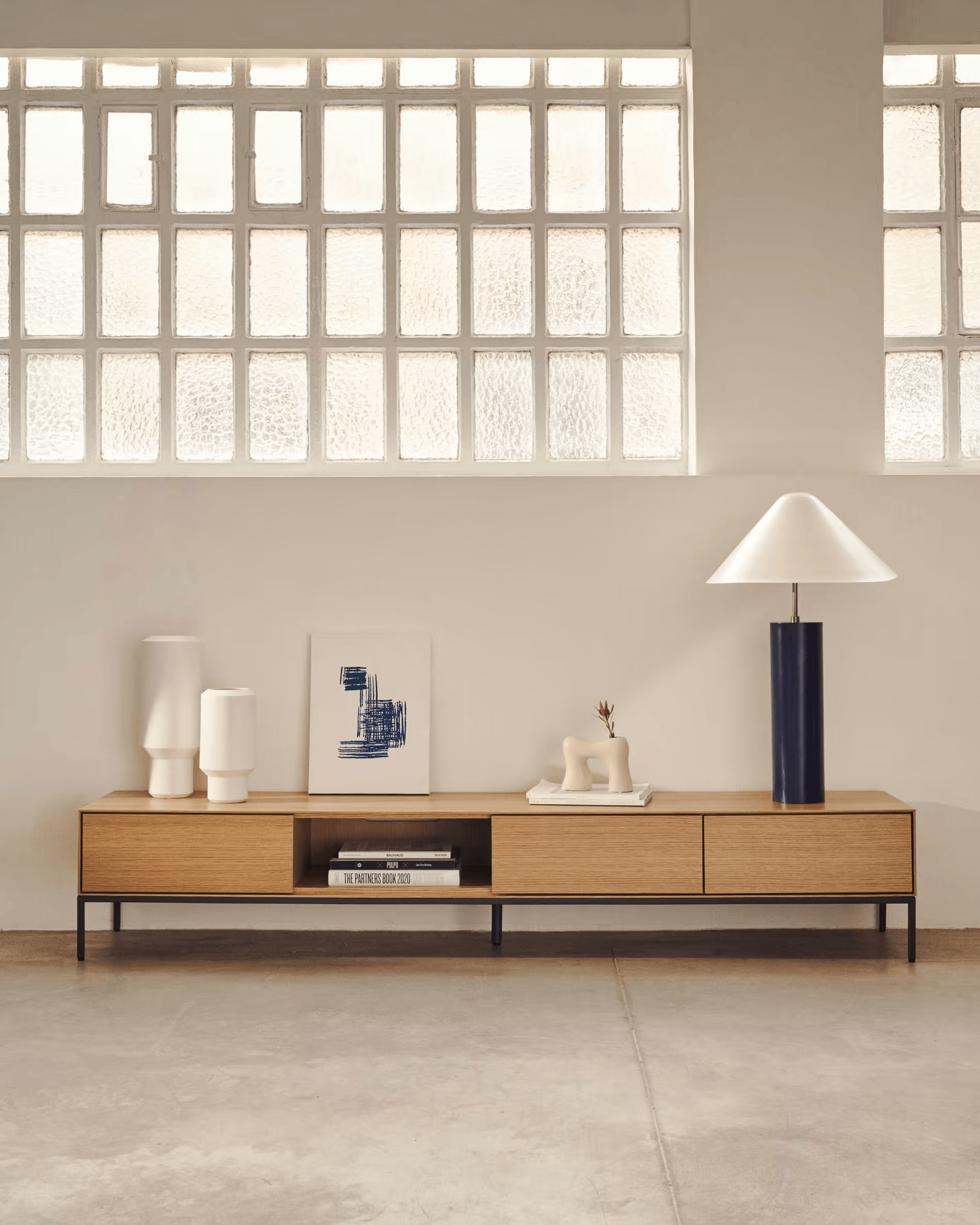 Szafka RTV VEDRANA fornir dębowy La Forma Eye on Design