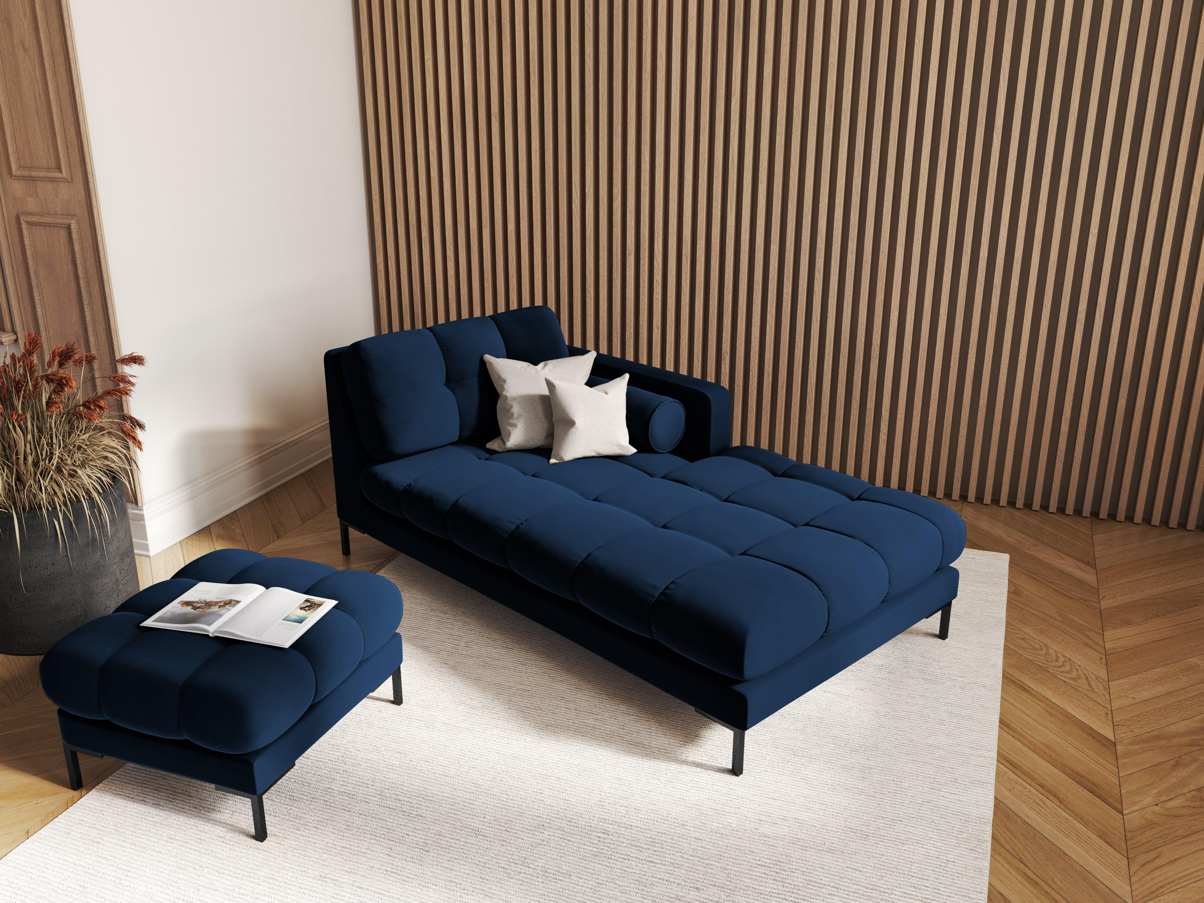 Szezlong aksamitny prawostronny BALI granat królewski z czarną podstawą Cosmopolitan Design Eye on Design