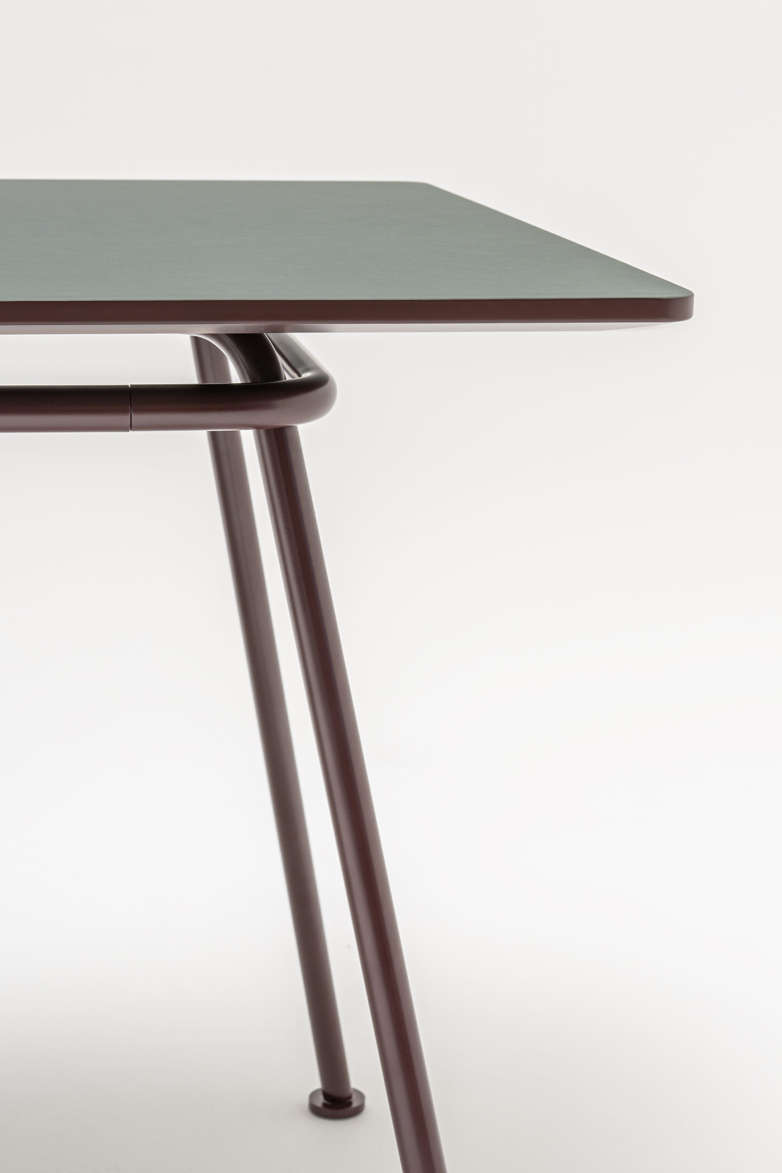 Stół NEW SCHOOL BENCH z mediabox UK – .mdd