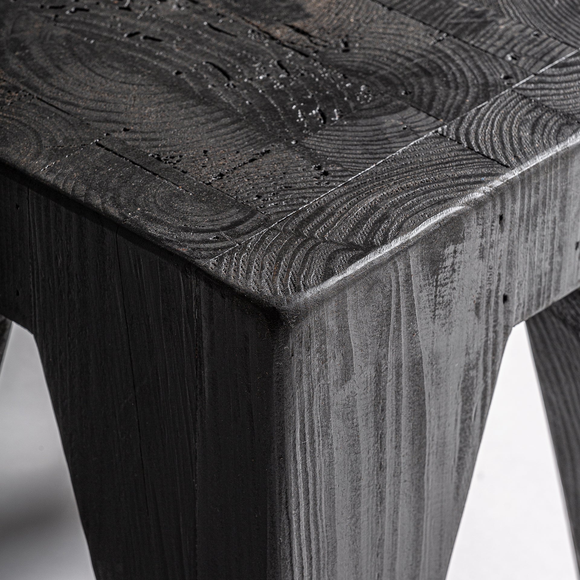 Bijzettafel BRUSCHAL zwart gerecycled grenenhout