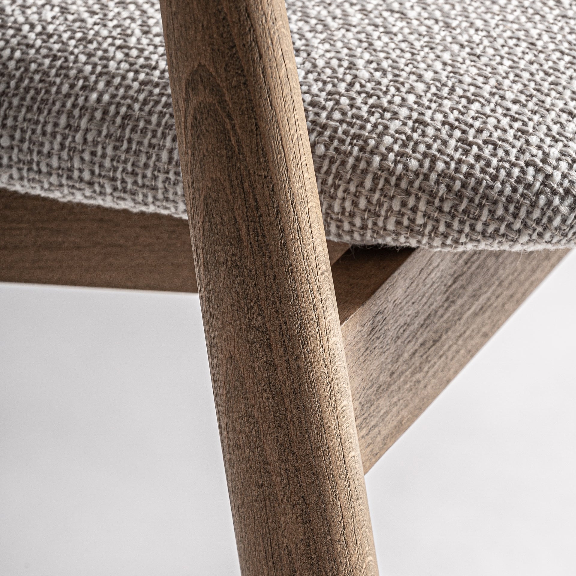 Barkruk DILBEEK beige met een beukenhouten basis