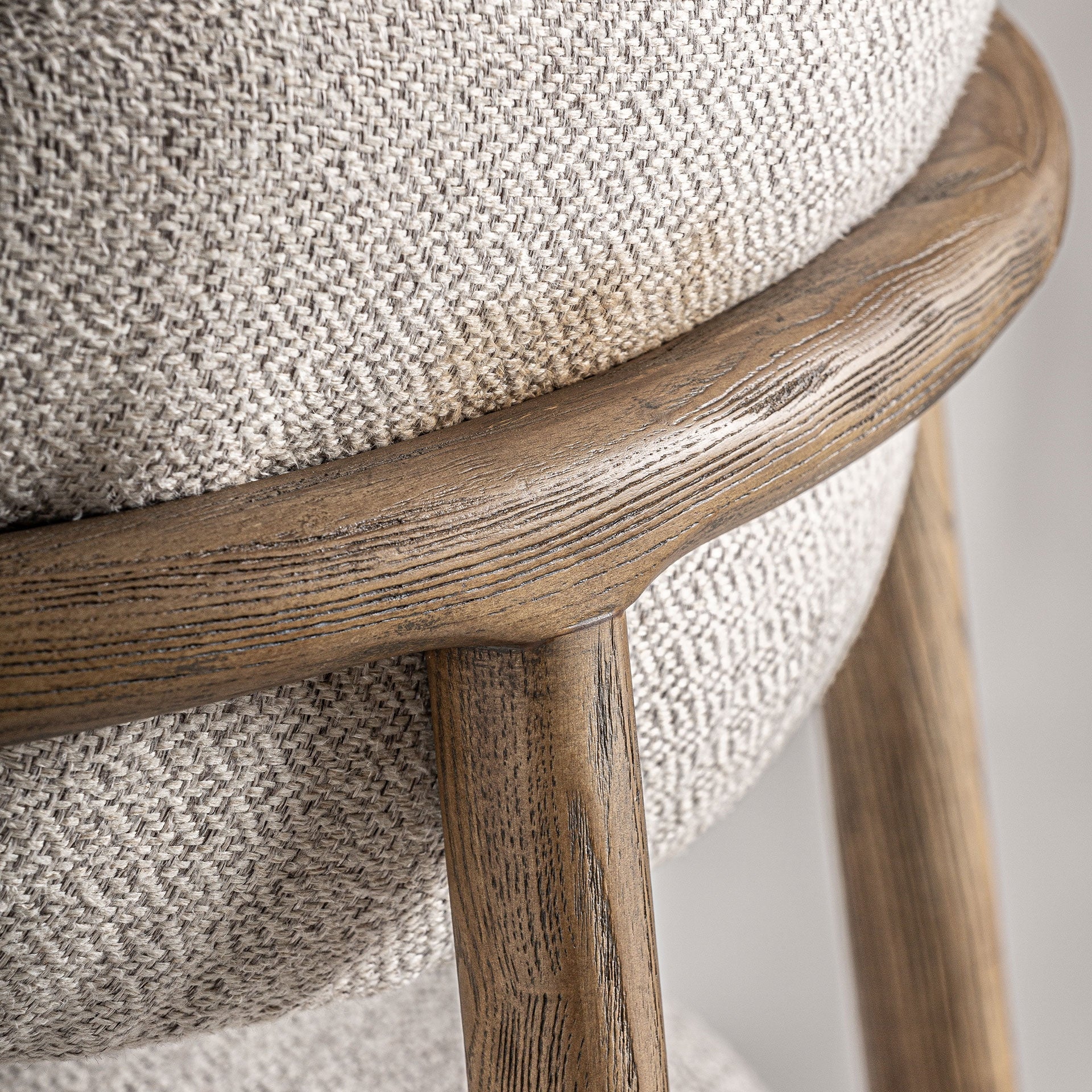 Barstuhl ERLEC beige mit dunklem Eschenfuß