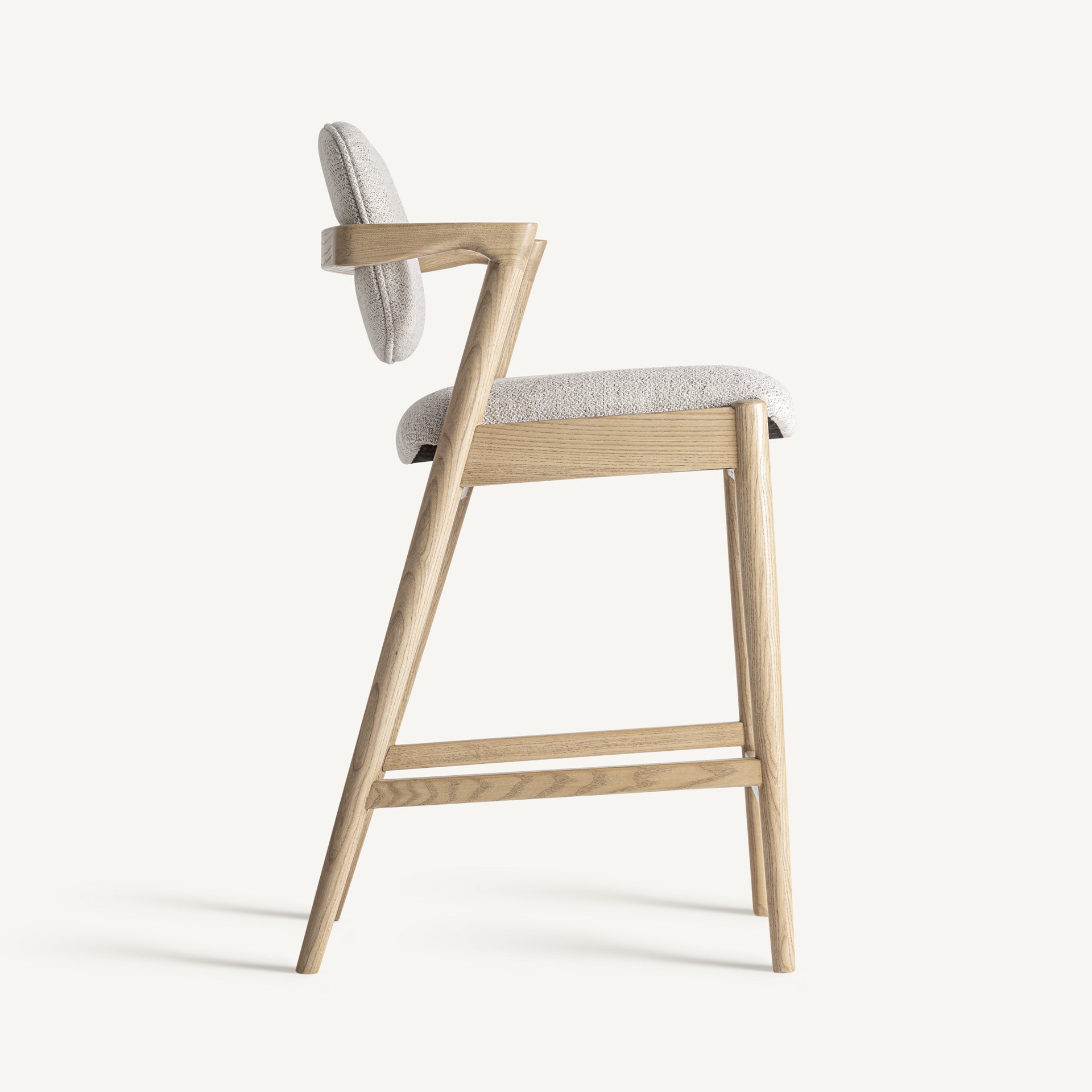 Barkruk NAMUR beige met essenhouten basis