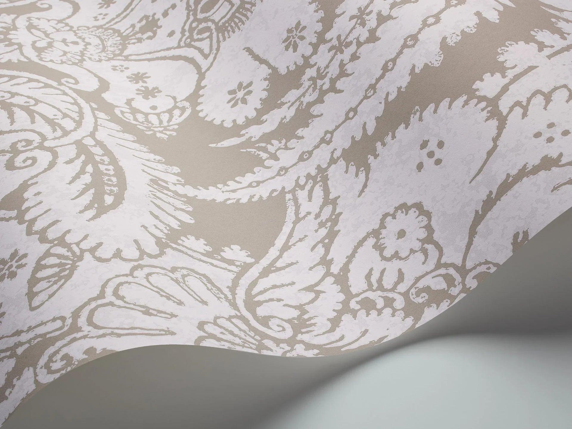 Tapeta ALBEMARLE - Chatterton biały na ciemnym beżu Cole & Son Eye on Design