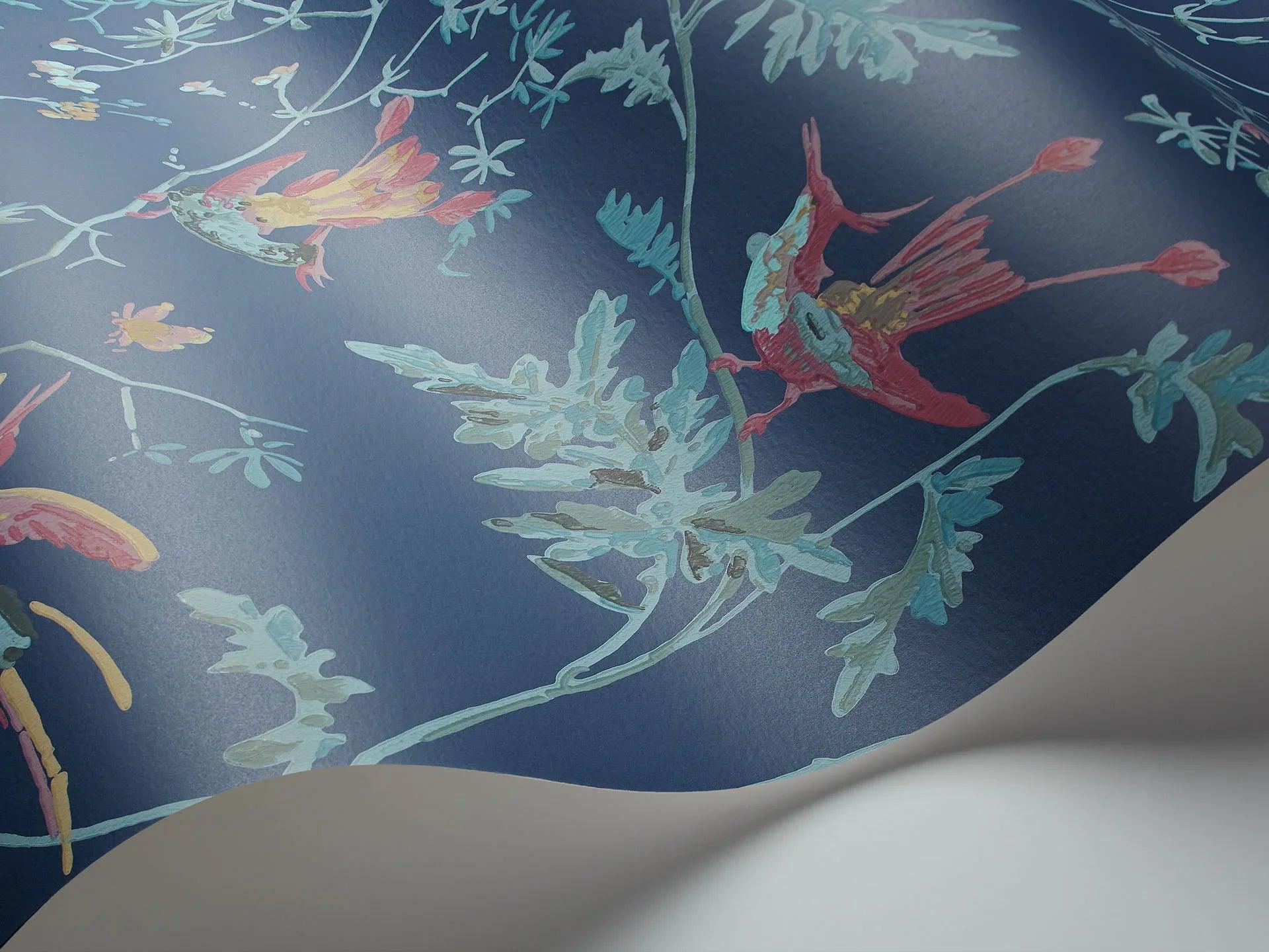 Tapeta ARCHIVE ANTHOLOGY - Hummingbirds turkus na granacie Cole & Son Eye on Design