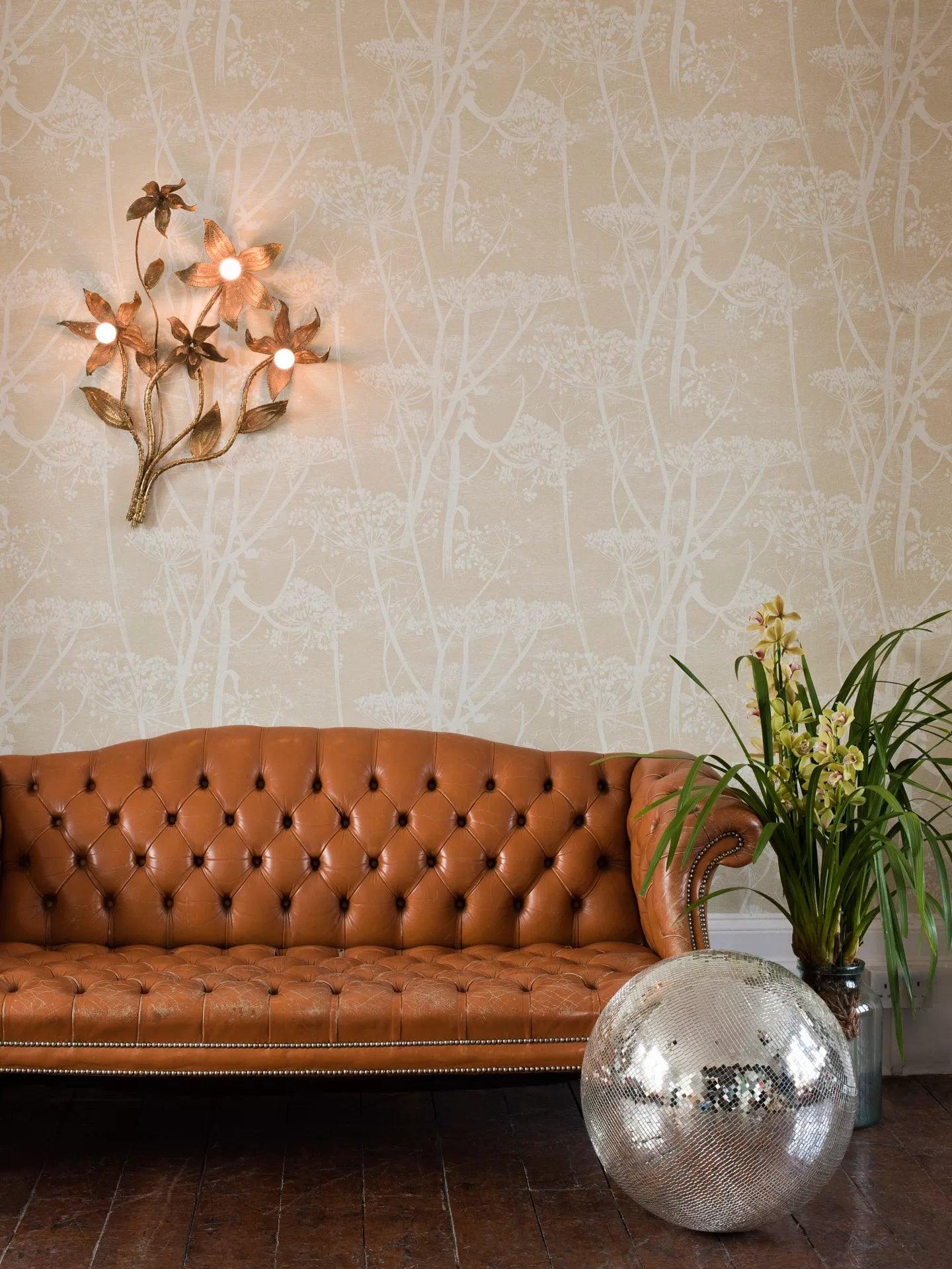 Behang met een plantenmotief van venkelbloemen CONTEMPORARY COLLECTION - Cow Parsley donkerbruin