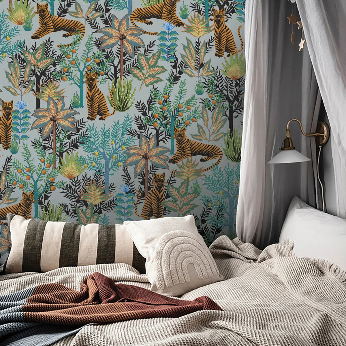 Behang met planten- en dierenmotief Gouden Tijgers Lichtblauw lichtblauw met goud