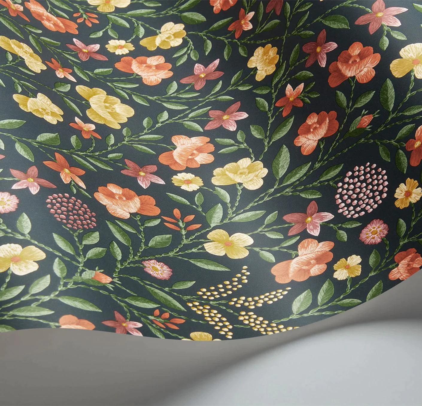 Tapeta HRP GREAT MASTERS - Court Embroidery różowy na czarnym Cole & Son Eye on Design