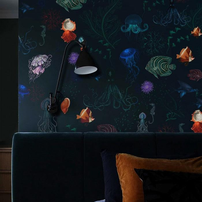 Tapeta UNDERWATER WORLD ciemnoniebieski Wallcolors Eye on Design