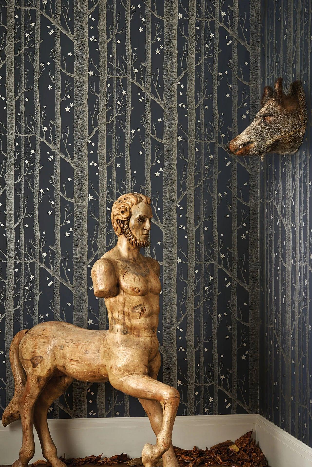 Behang met een plantenmotief van bomen en bossen WHIMSICAL - Woods & Stars crème