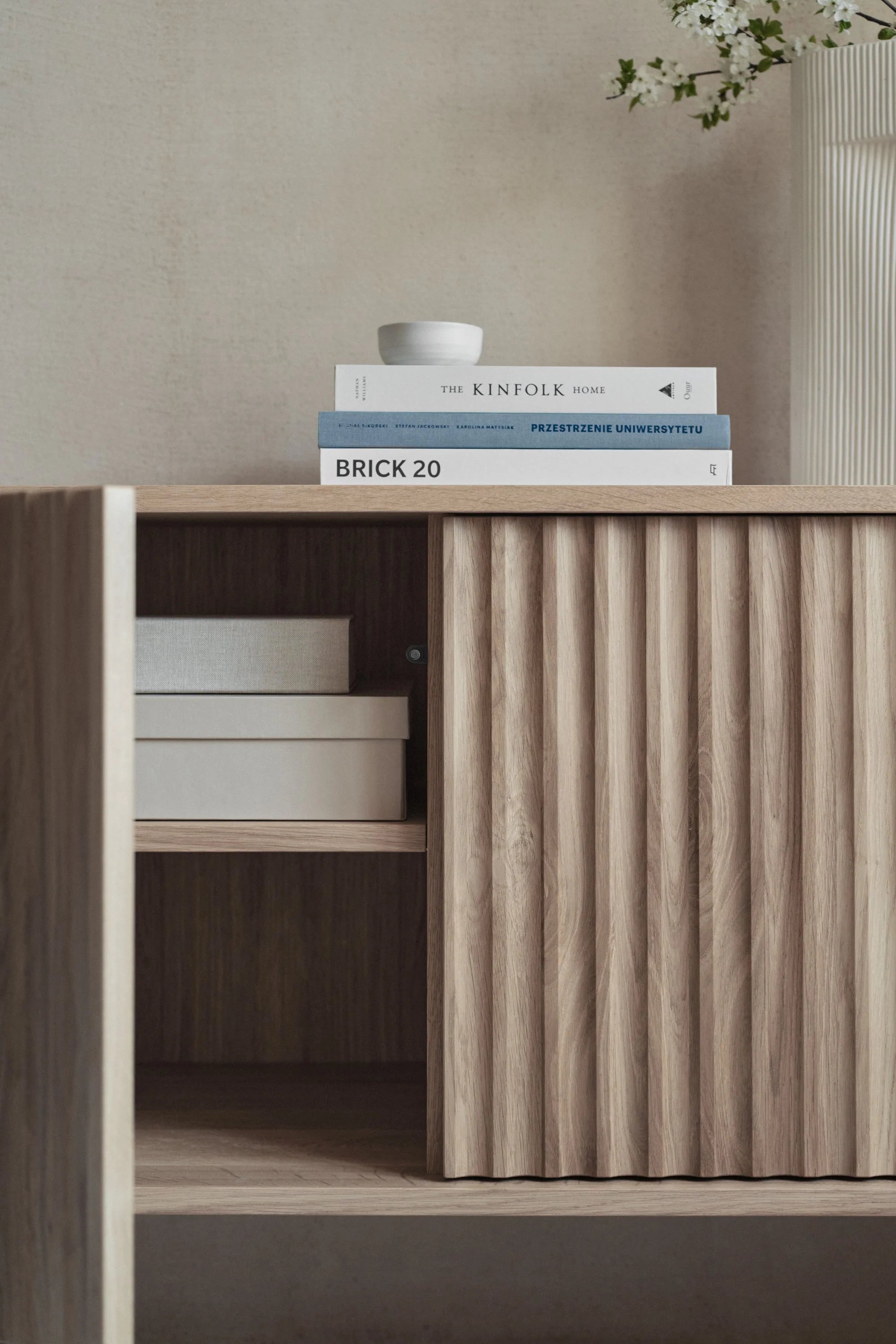 Kast MAYA van eikenhout in ebbenhout