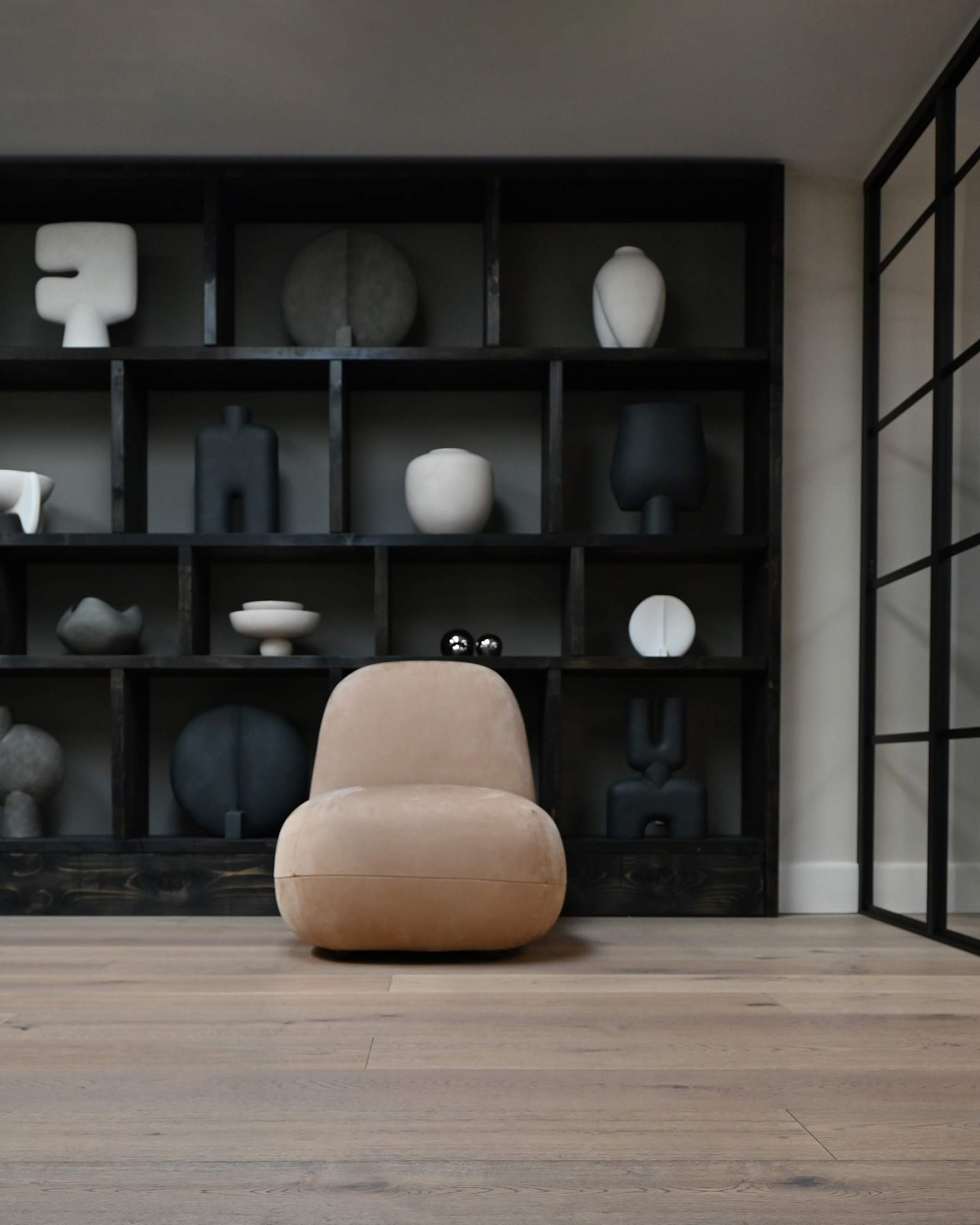 Fauteuil zonder armleuningen TOE FLAT beige nubuckleer