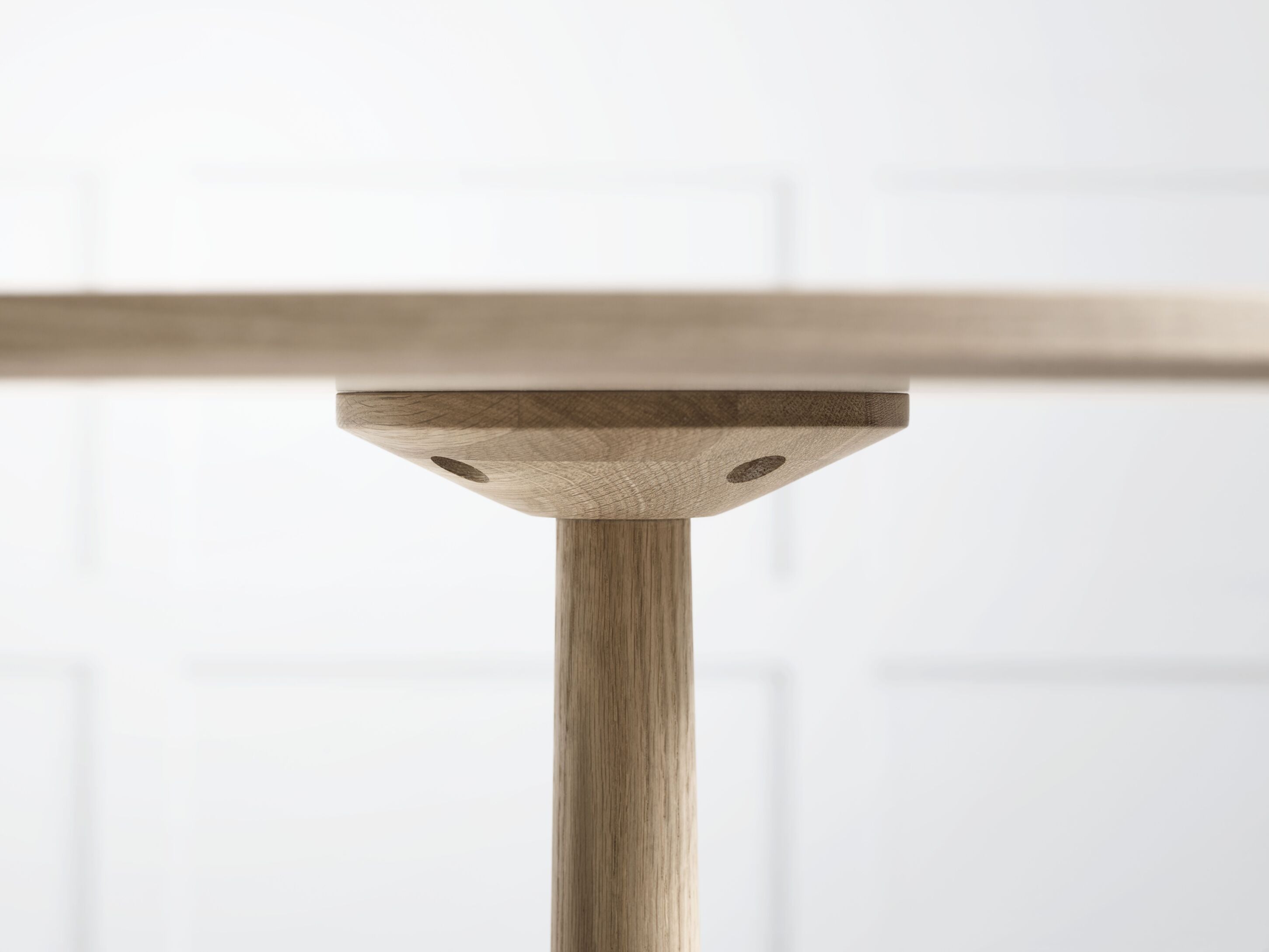 Ronde tafel TURNED gebleekt eikenfineer